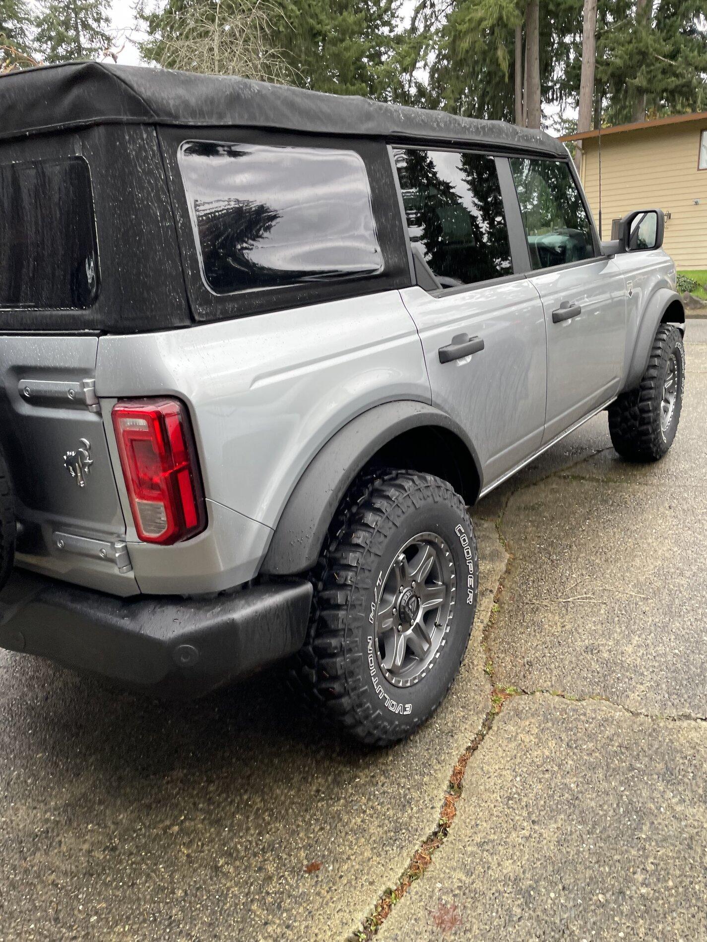 Ford Bronco ICONIC SILVER Bronco Club DIOQ6515