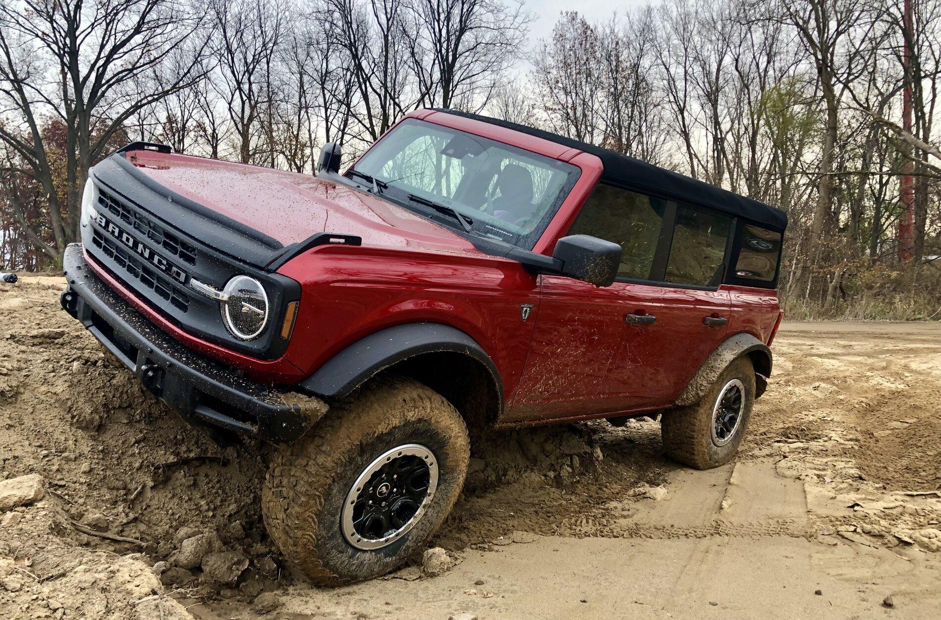 Ford Bronco RAPID RED Bronco Club 26C5A62A-DA68-4622-9352-B1CD99E3AB77