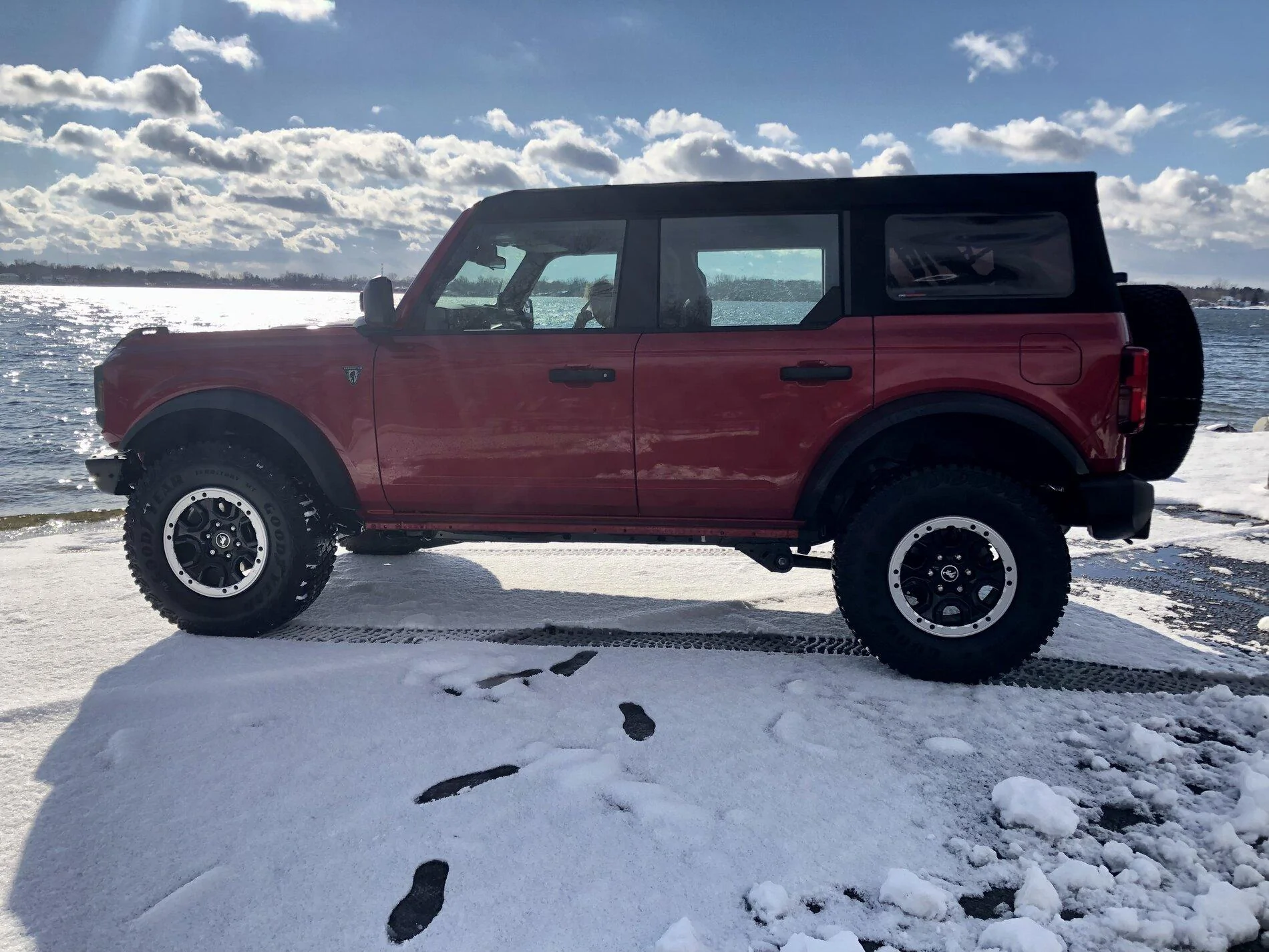 Ford Bronco RAPID RED Bronco Club 9C963964-4D92-4D05-B315-D6F36ECE2410