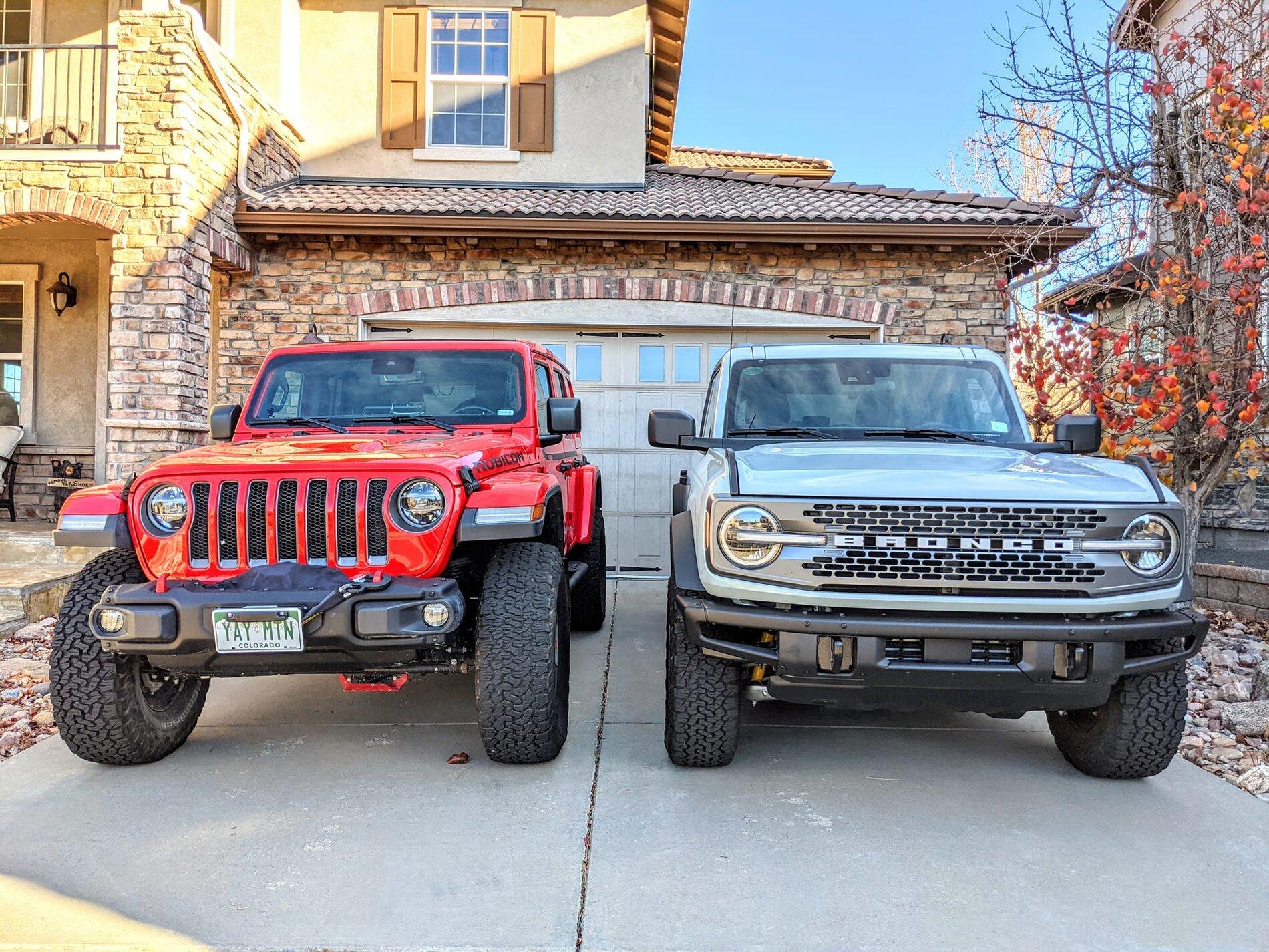 Ford Bronco Stock Bronco Badlands side-by-side vs Jeep Wrangler Rubicon on 3.5" and 37's 258756362_10109134161913203_6911800919022343176_n