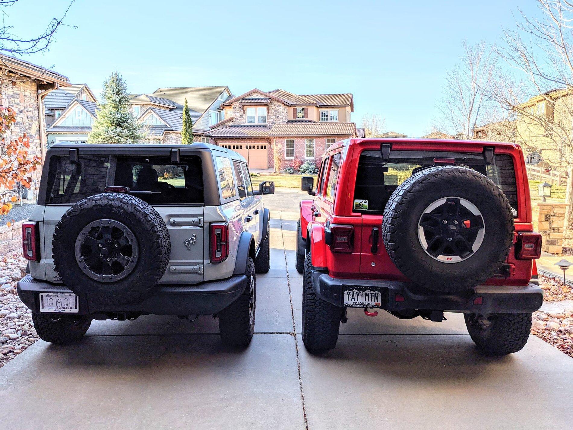 Ford Bronco Stock Bronco Badlands side-by-side vs Jeep Wrangler Rubicon on 3.5" and 37's 258853815_10109134162686653_2698116844533850812_n