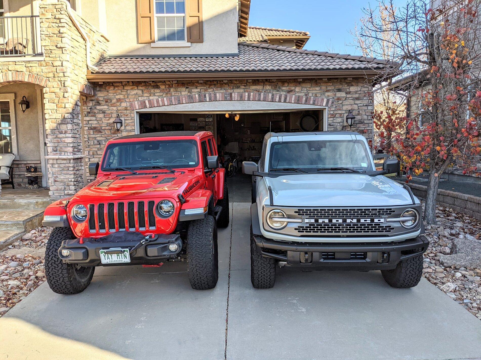 Ford Bronco Stock Bronco Badlands side-by-side vs Jeep Wrangler Rubicon on 3.5" and 37's 258780234_10109134163889243_4501614995726688341_n