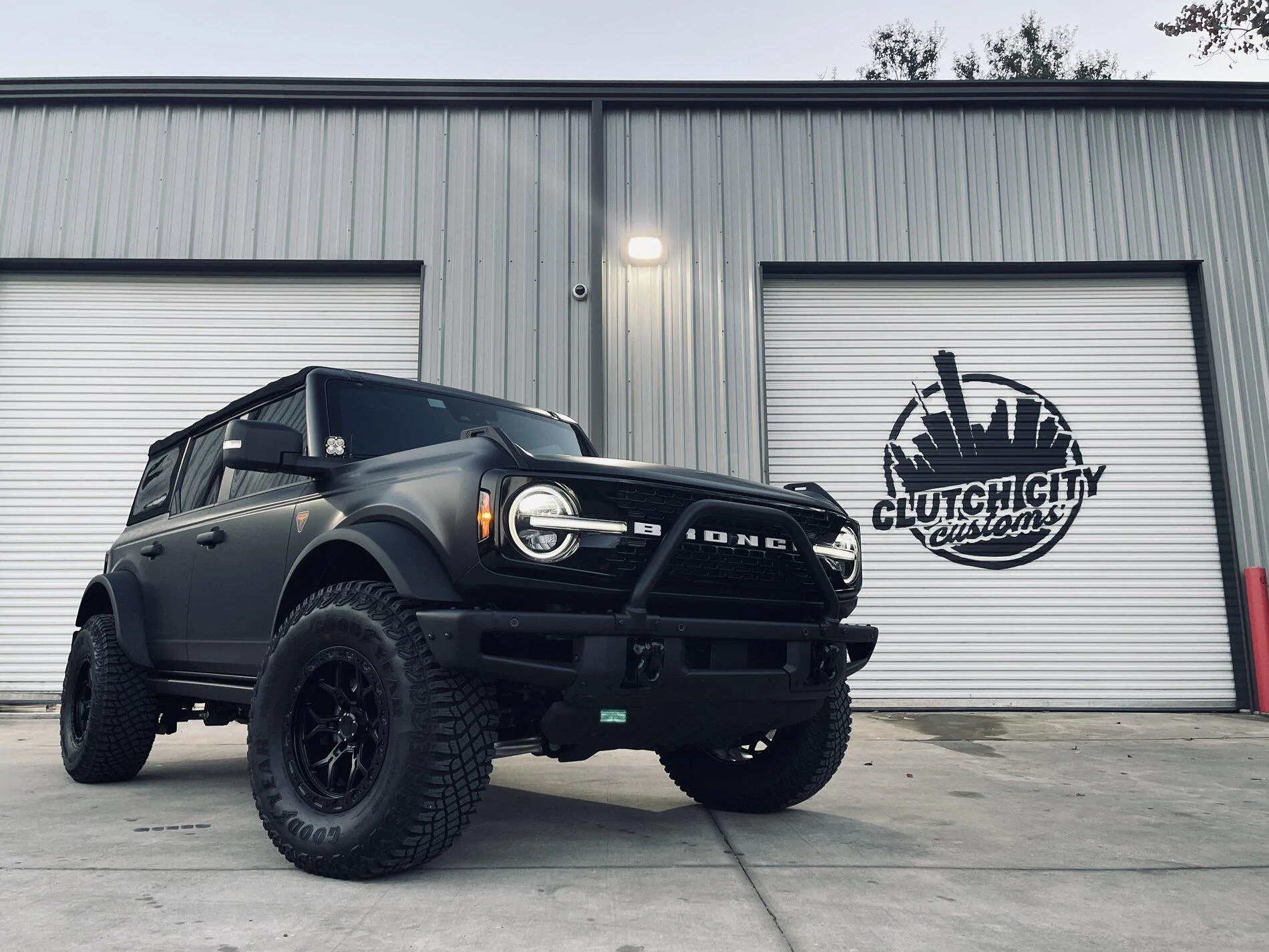 Ford Bronco SHADOW BLACK Bronco Club C45947FB-A211-487F-B636-3AA9B6BEA370