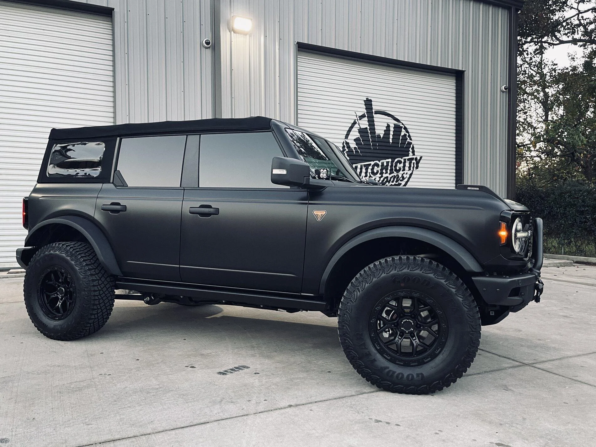 Ford Bronco SHADOW BLACK Bronco Club CFD5AB3D-9EF6-4F80-B60B-131BF3AFE2FC