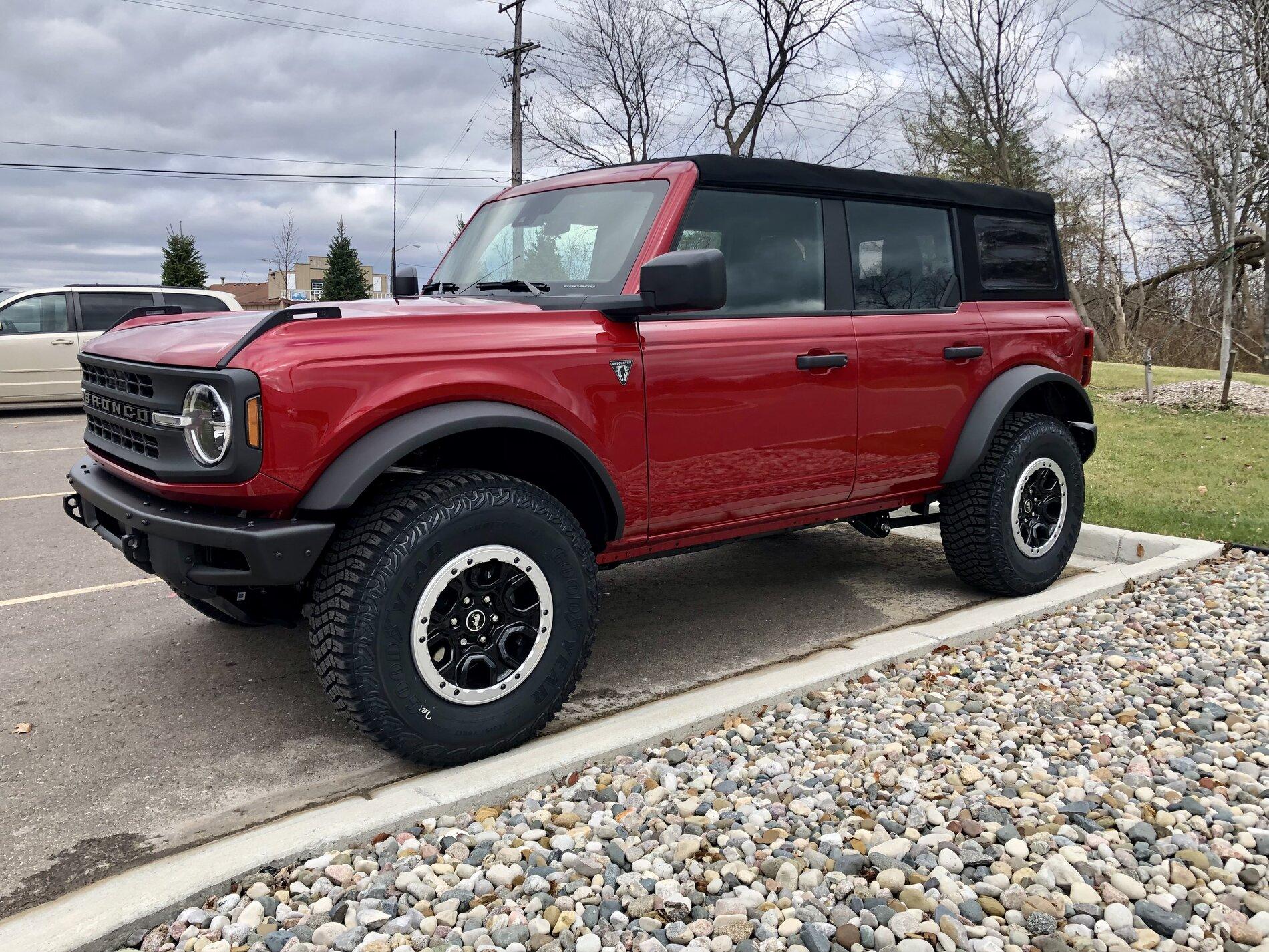 Ford Bronco RAPID RED Bronco Club IMG-2053