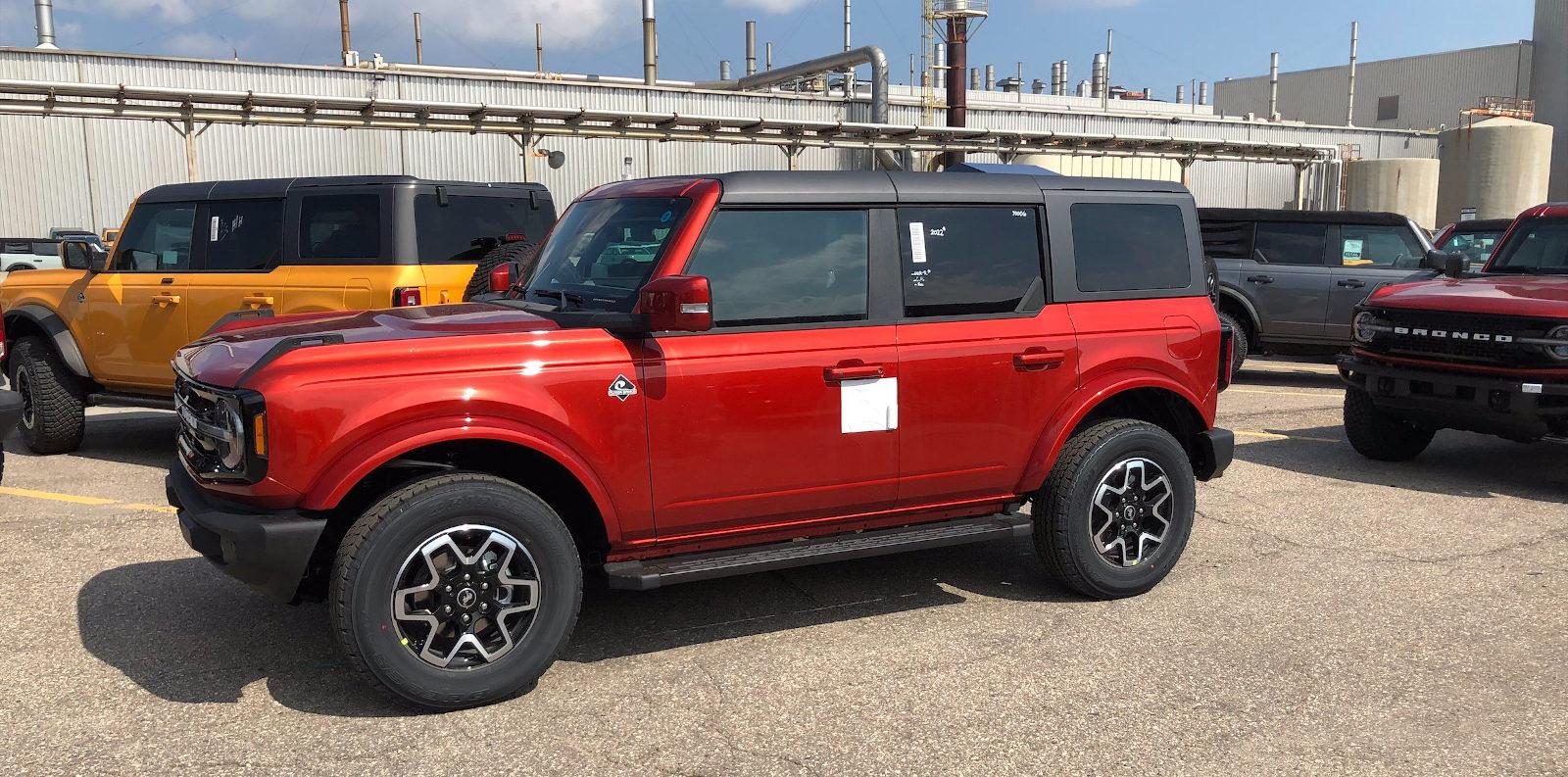 Ford Bronco HOT PEPPER RED Bronco Club Hot-Pepper-Red-2022-Bronco-header