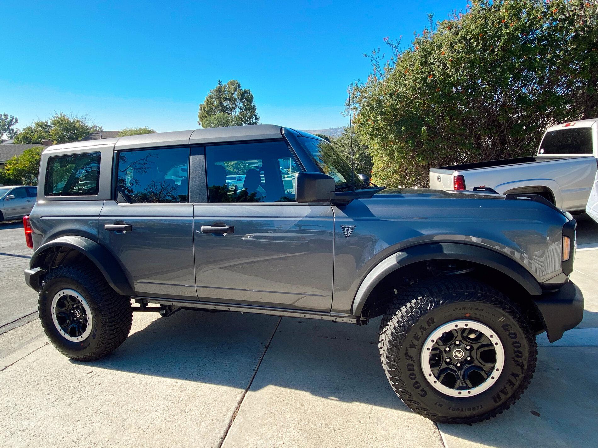 Ford Bronco CARBONIZED GRAY Bronco Club DB95C173-EA8B-4003-9DD1-7583B06829CE