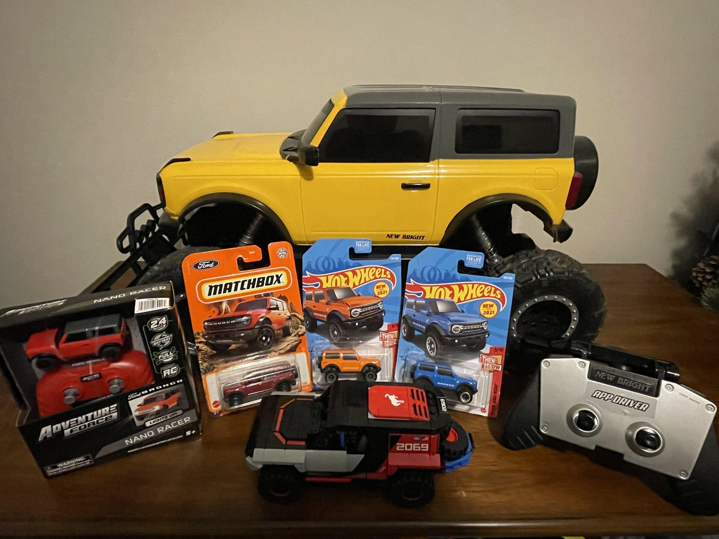 Ford Bronco Hot Wheels Collectors 13CF65A8-F71A-4386-A913-3D525840FAA8