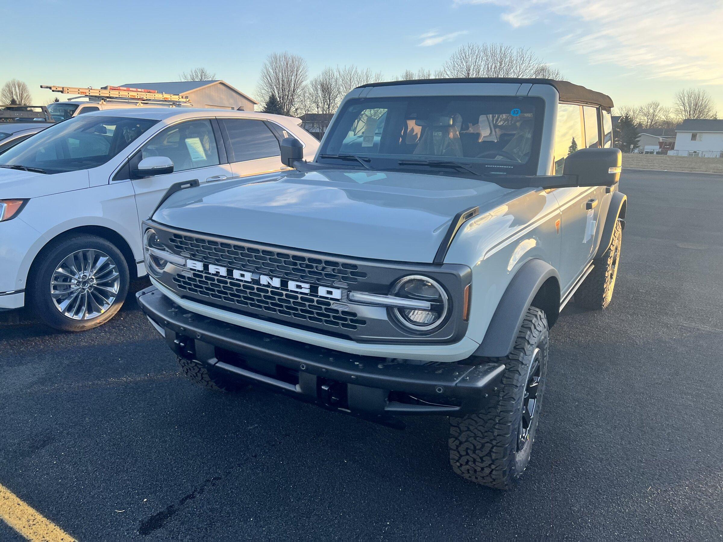 Ford Bronco CACTUS GRAY Bronco Club F2E706BE-0487-4104-8ECB-6D279165CC98