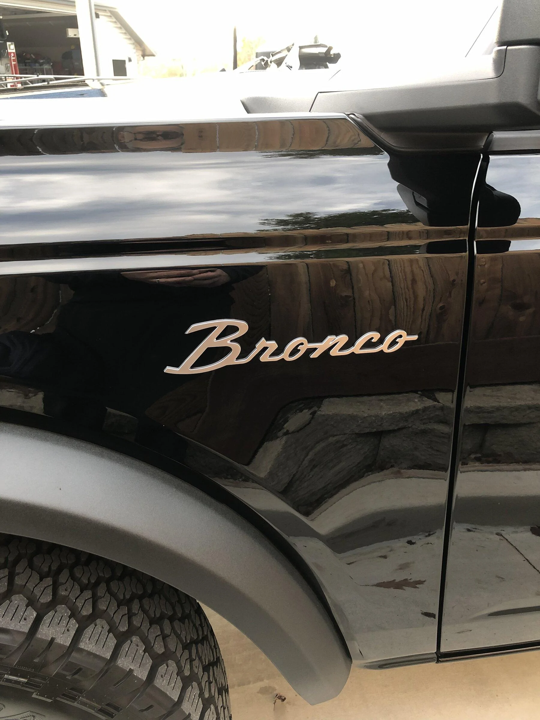 Ford Bronco SHADOW BLACK Bronco Club 95FAB2BE-2E6B-4741-846B-BC5DC0193C56