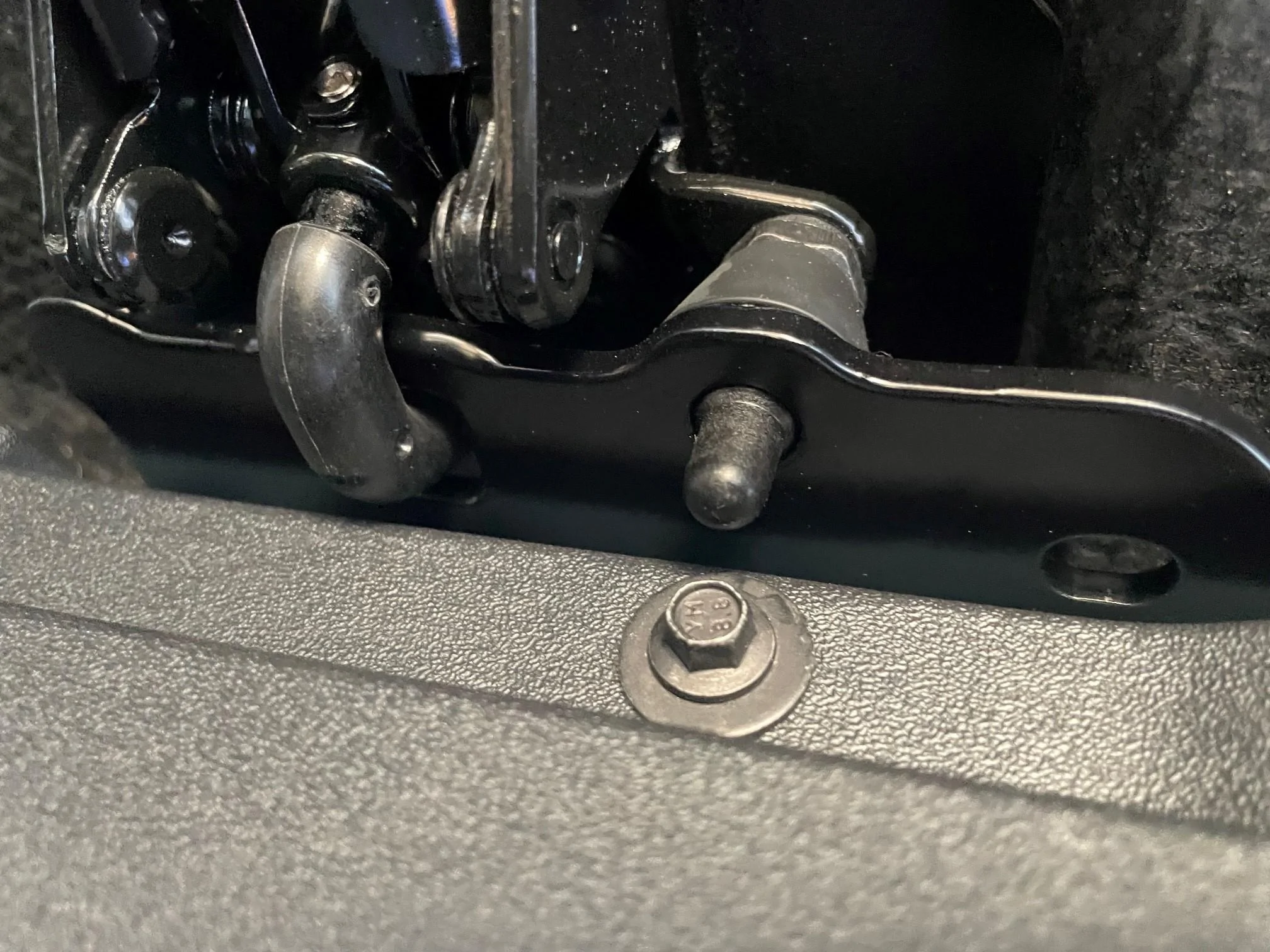 Ford Bronco MIC 2.0 Roof popping guide pin 1