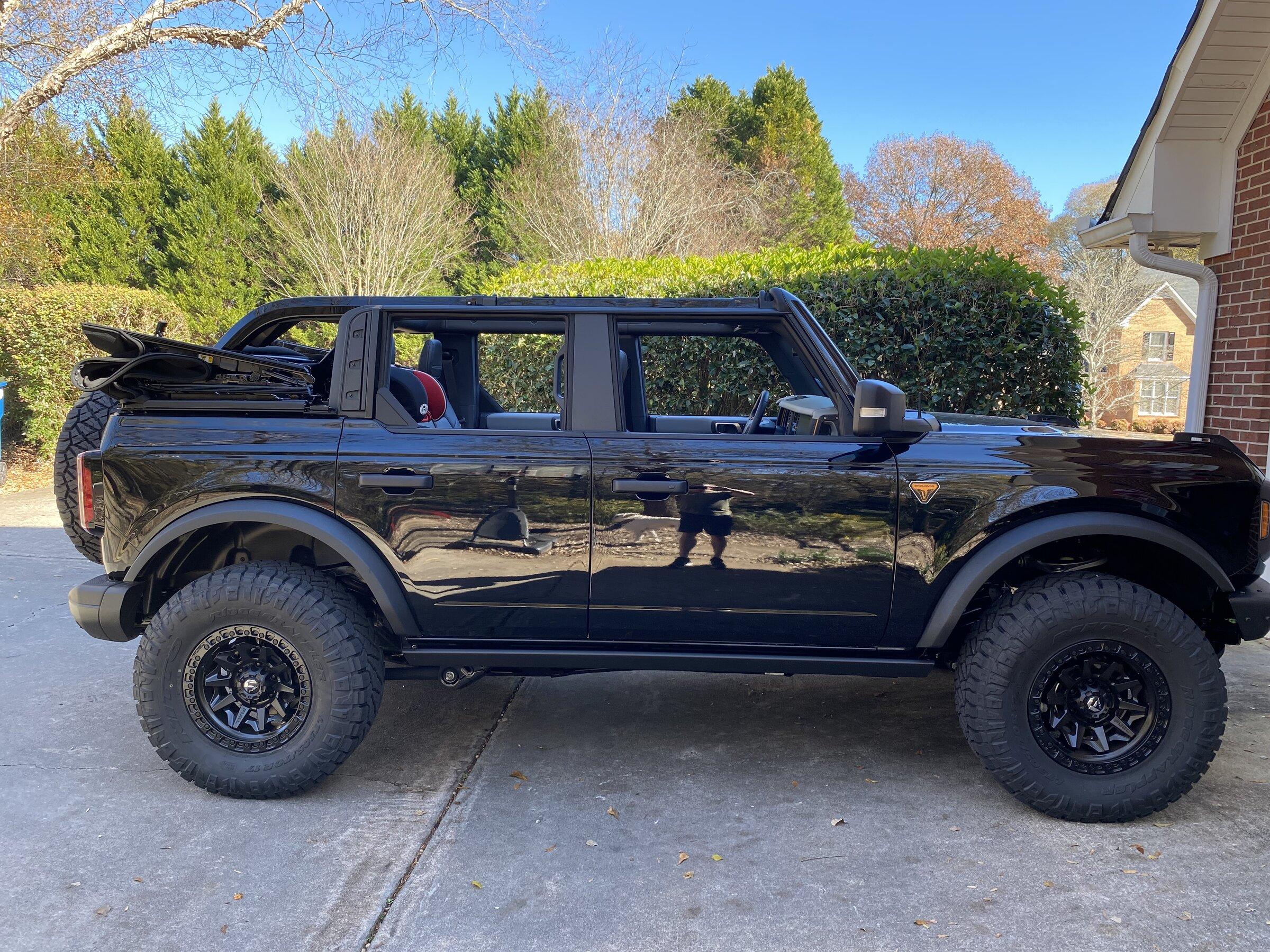 Ford Bronco SHADOW BLACK Bronco Club B9EFD150-79E3-421C-8622-EA2422CBCF8E