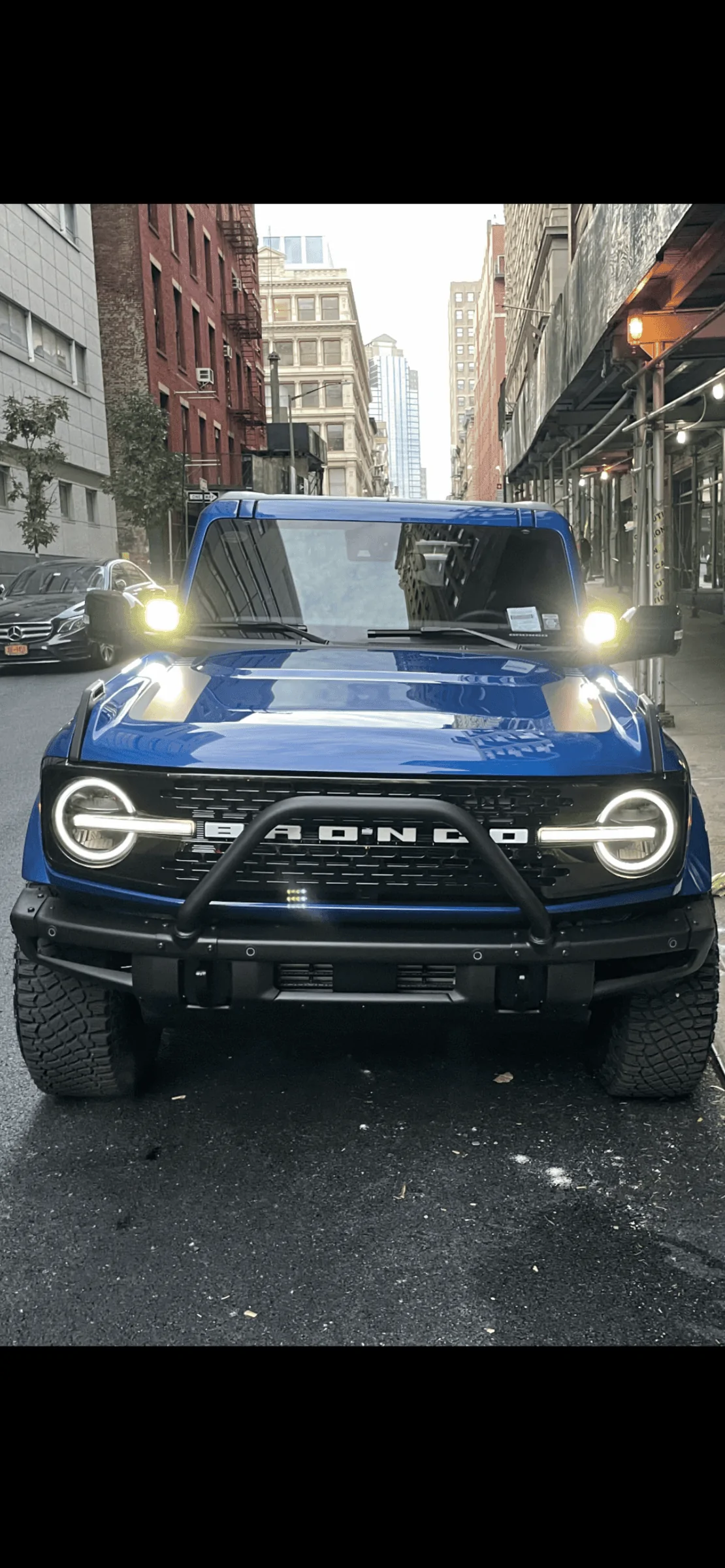 Ford Bronco LIGHTNING BLUE Bronco Club D074D6B0-55AF-400B-A4B7-8B752D992B4E