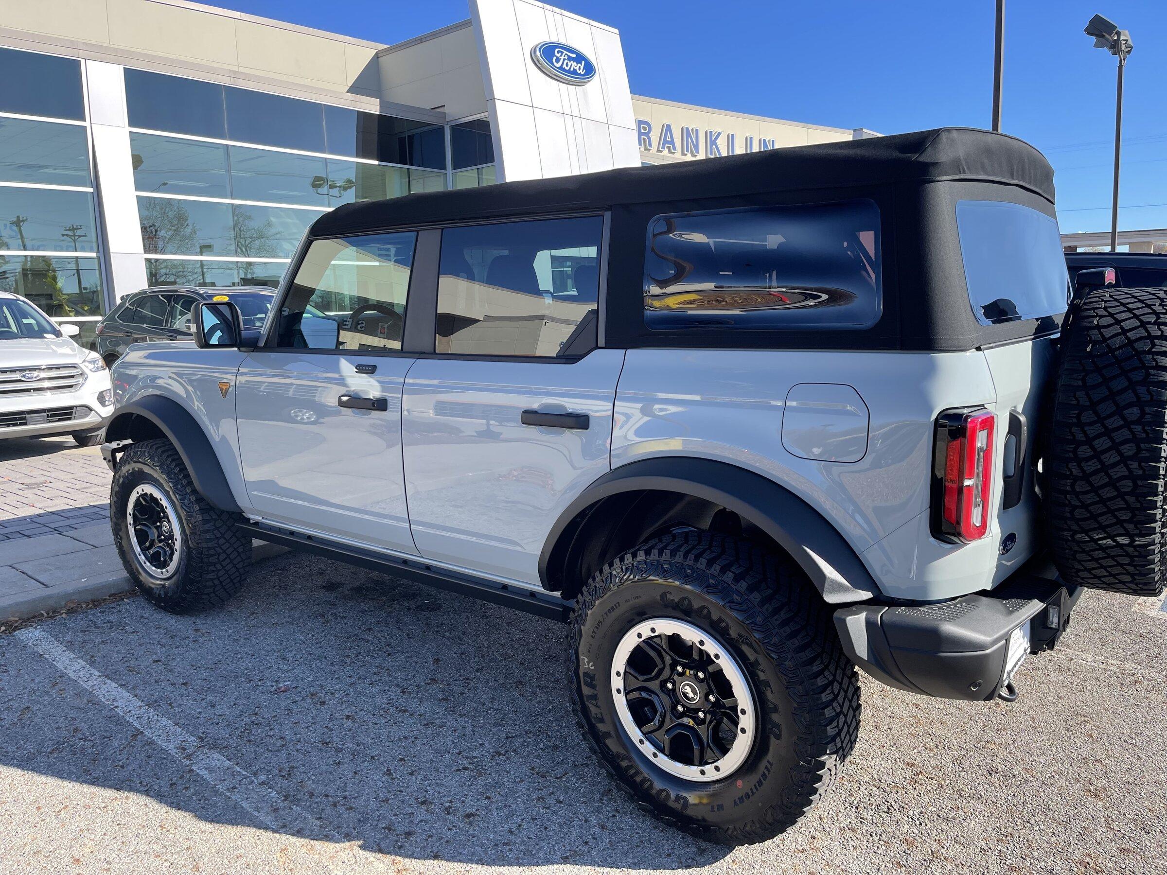Ford Bronco Selling tires and wheels IMG_0265