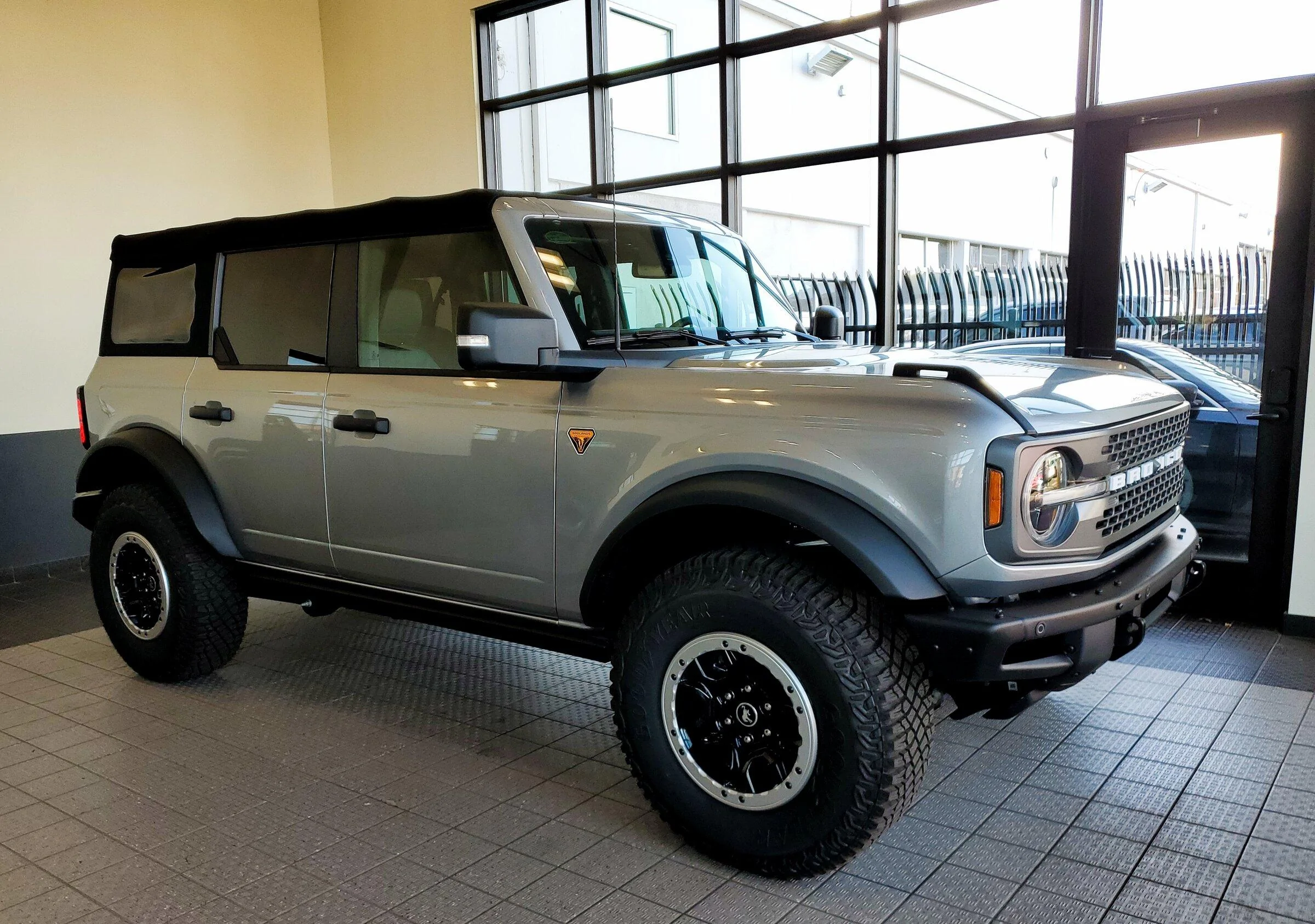 Ford Bronco Iconic Silver Paint Thread 20211117_162458_01 (2)