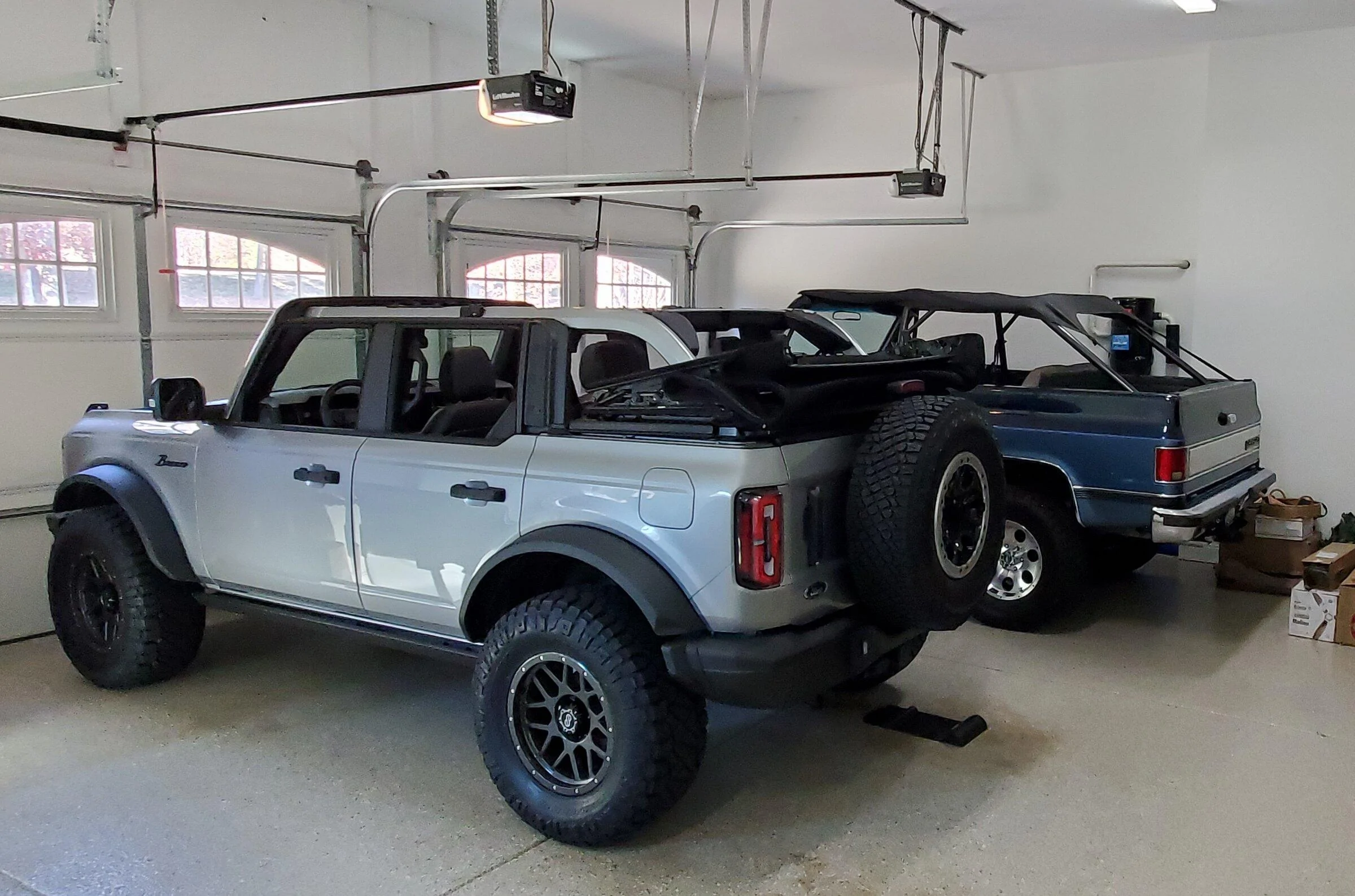 Ford Bronco Iconic Silver Paint Thread 20211203_122701