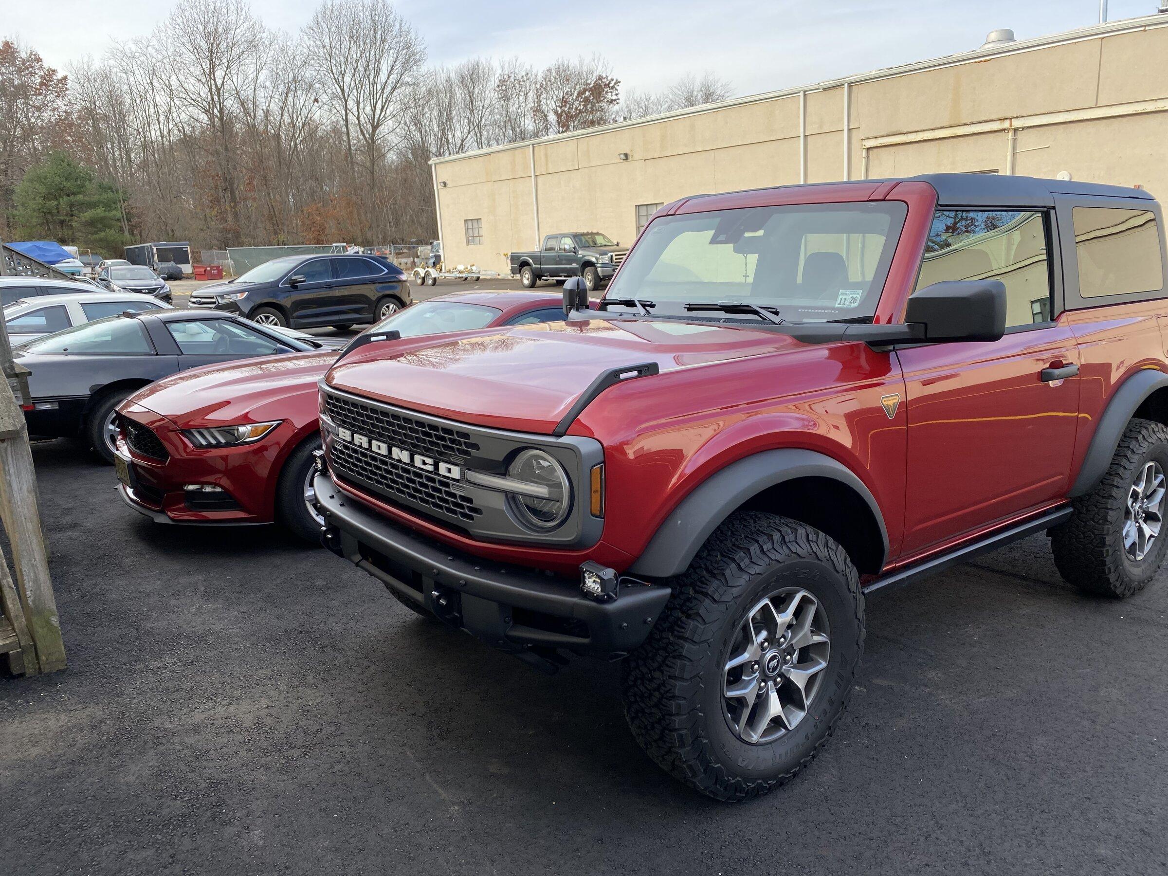 Ford Bronco RAPID RED Bronco Club 6F109B3B-BA91-47A3-B747-132E48ABE98C