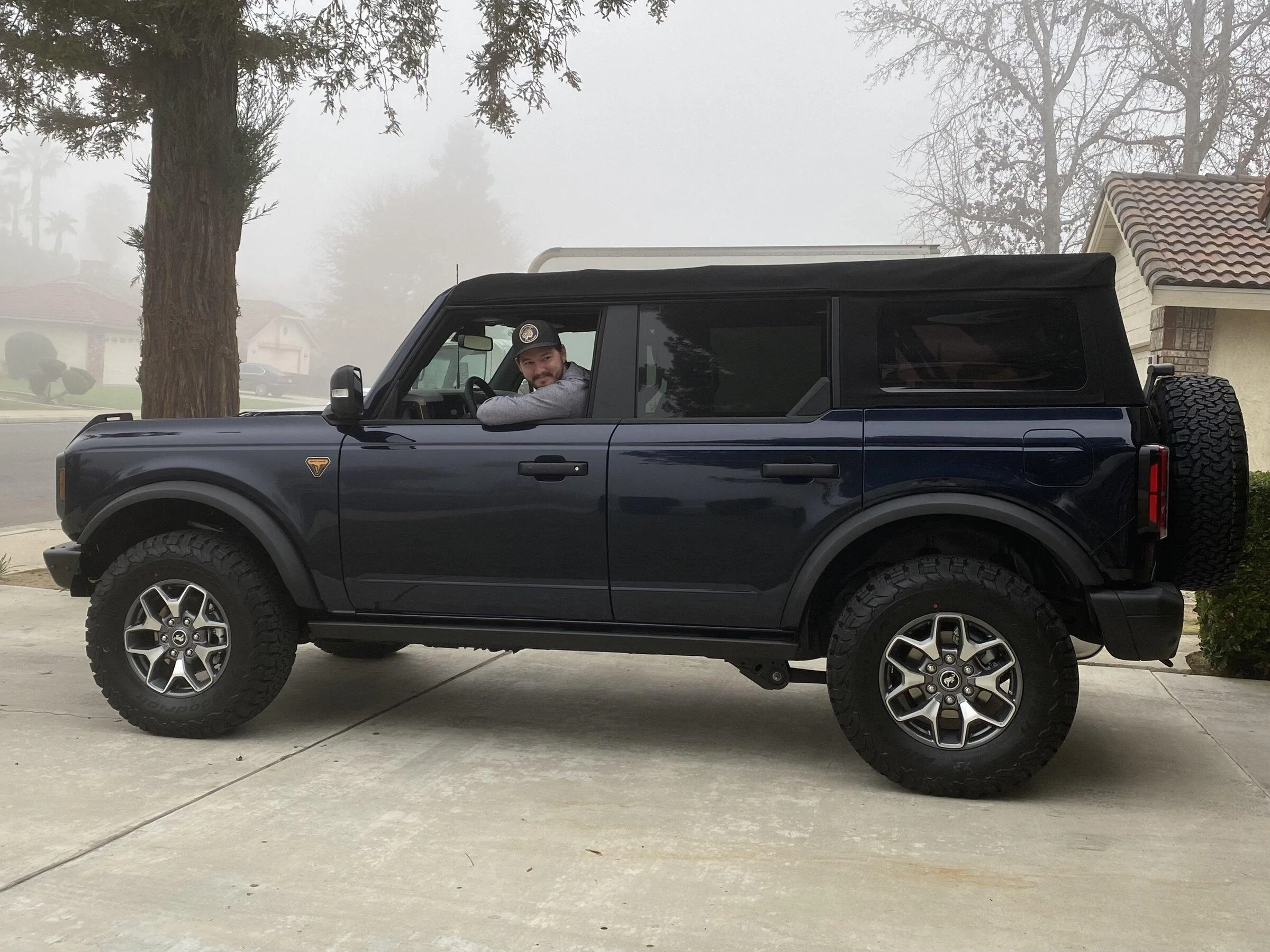 Ford Bronco ANTIMATTER BLUE Bronco Club IMG_E0631