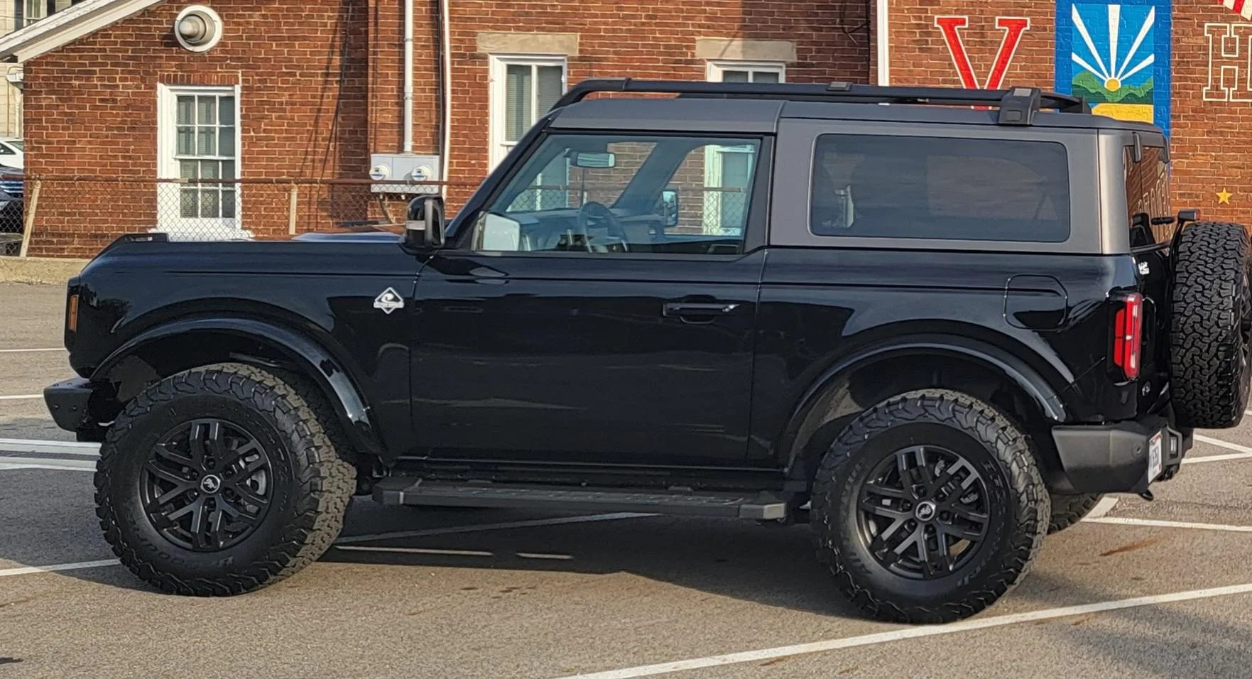 Ford Bronco request - red stripes on black 2 door bronco side vi