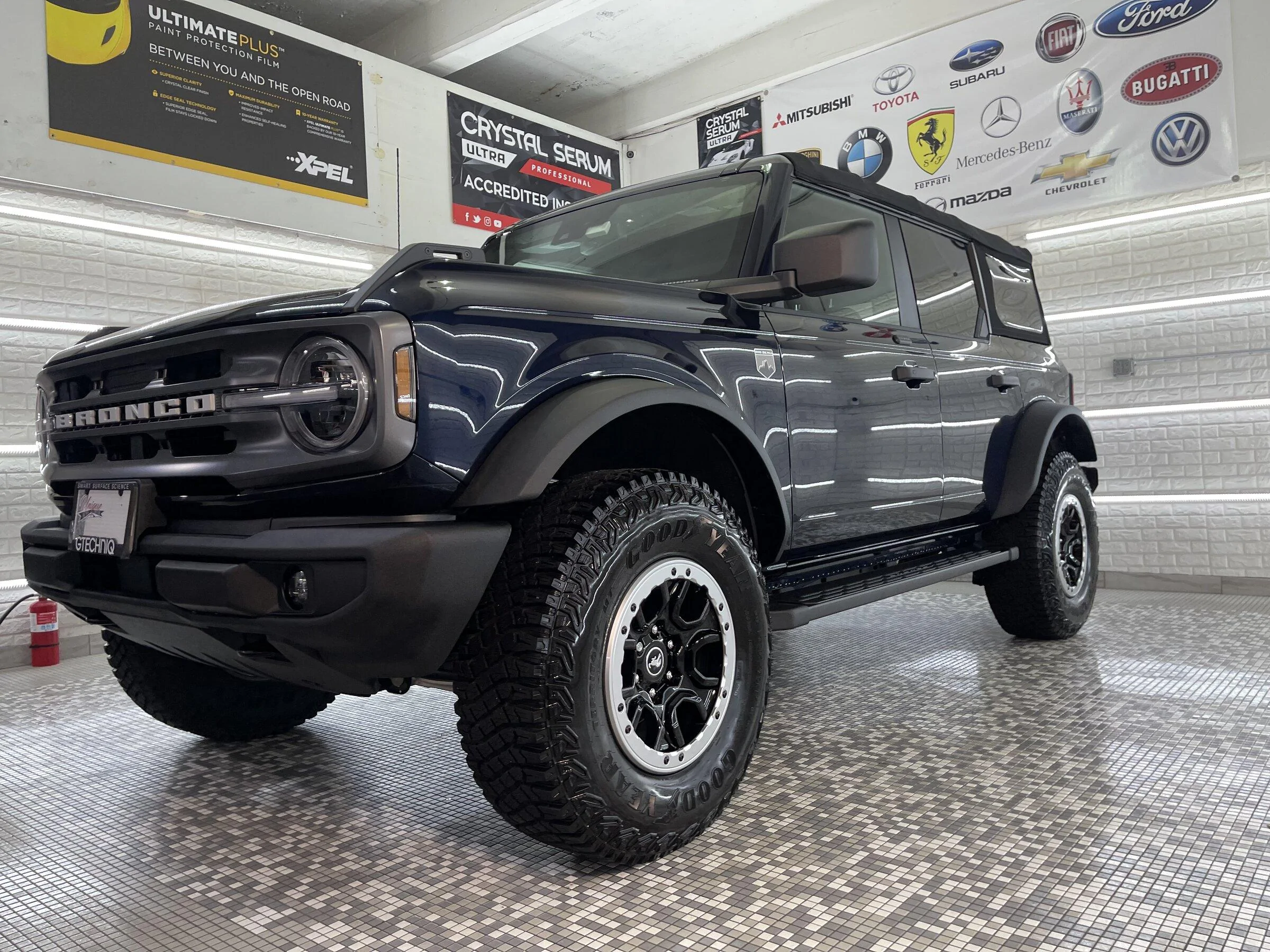 Ford Bronco ANTIMATTER BLUE Bronco Club 7751E030-7DA4-45C1-9A03-B109088985EE