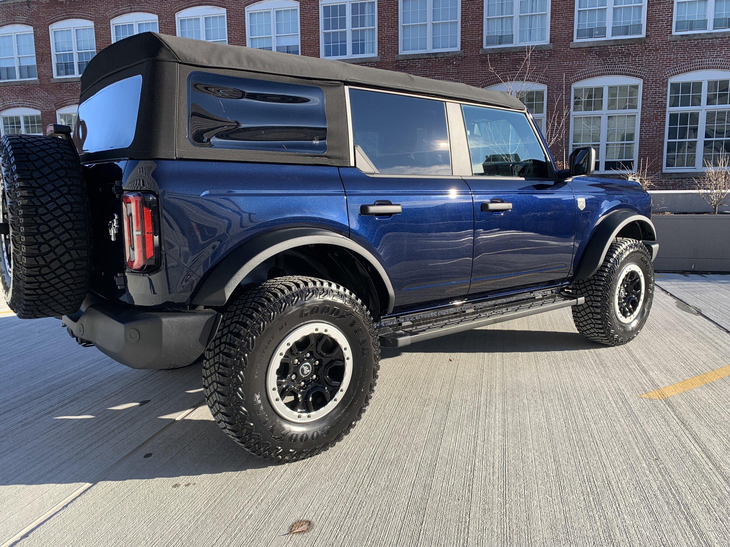 Ford Bronco ANTIMATTER BLUE Bronco Club B718A1DA-62DC-4E27-9CE7-2362FF7328F8