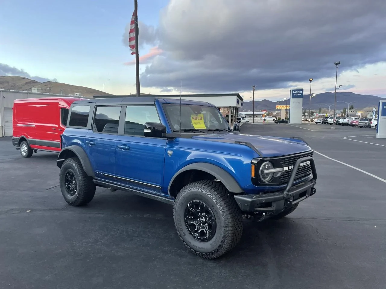 Ford Bronco Lightning Blue First Edition on 37's, 17" Dirtylife beadlocks wheels, King Shocks Bronco Day 2