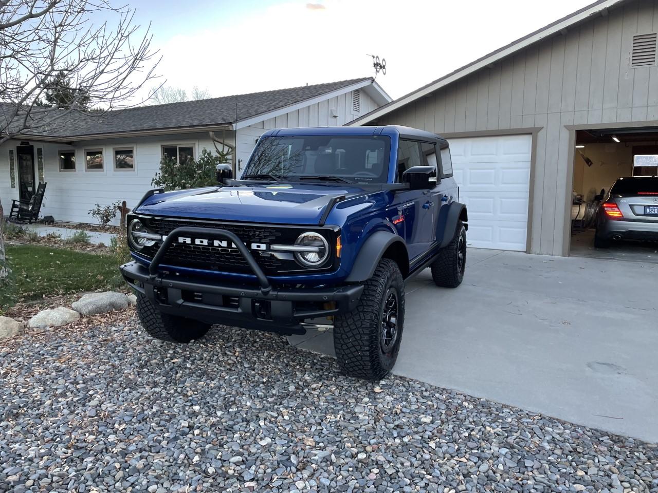 Ford Bronco Lightning Blue First Edition on 37's, 17" Dirtylife beadlocks wheels, King Shocks Bronco Day 3