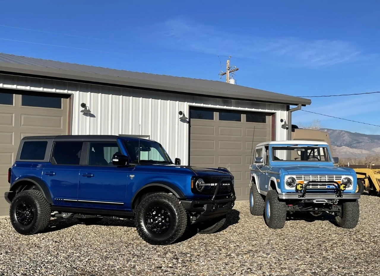 Ford Bronco Lightning Blue First Edition on 37's, 17" Dirtylife beadlocks wheels, King Shocks Bronco Day 6