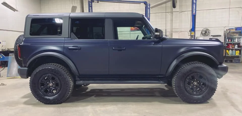 Ford Bronco ANTIMATTER BLUE Bronco Club XPEL Stealth Satin Antimatter Blue Bronco 4-Door 2