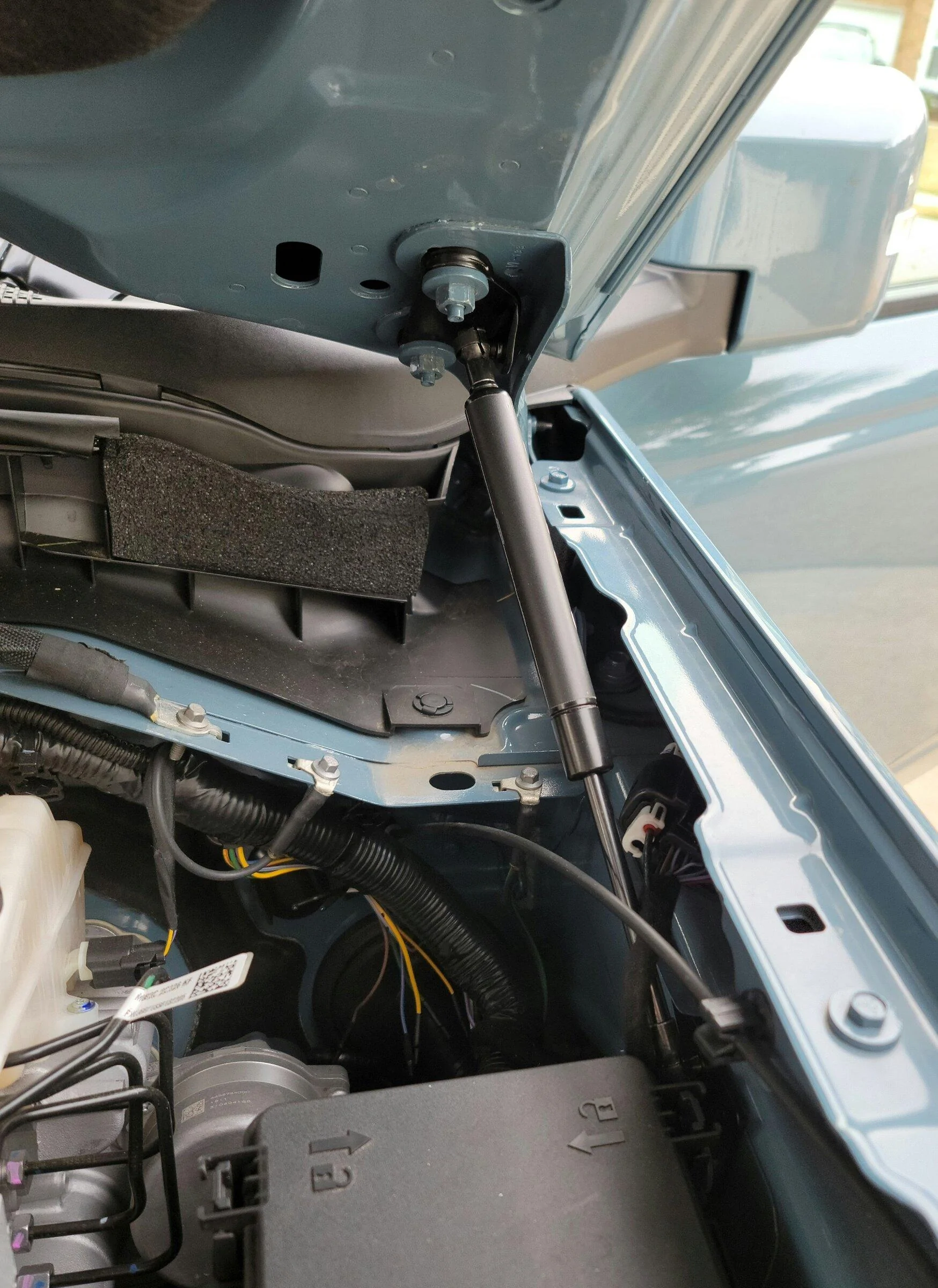 Ford Bronco Install MRT Hood Strut 20211209_150642