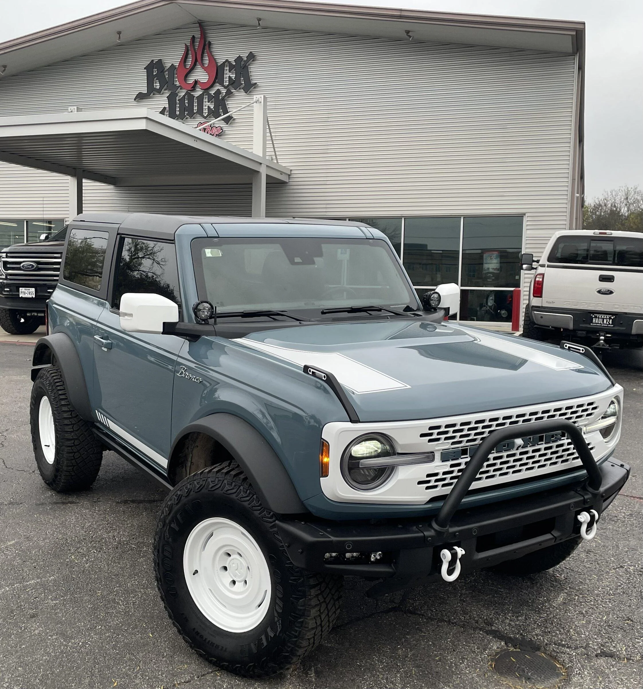 Ford Bronco Phase 1 Customizations: First Edition Area 51 - White Grille, Wheels, Mirrors, Stripes, Wrapped MIC Top 1B5AD989-62ED-41E0-A90B-87312545A9CA