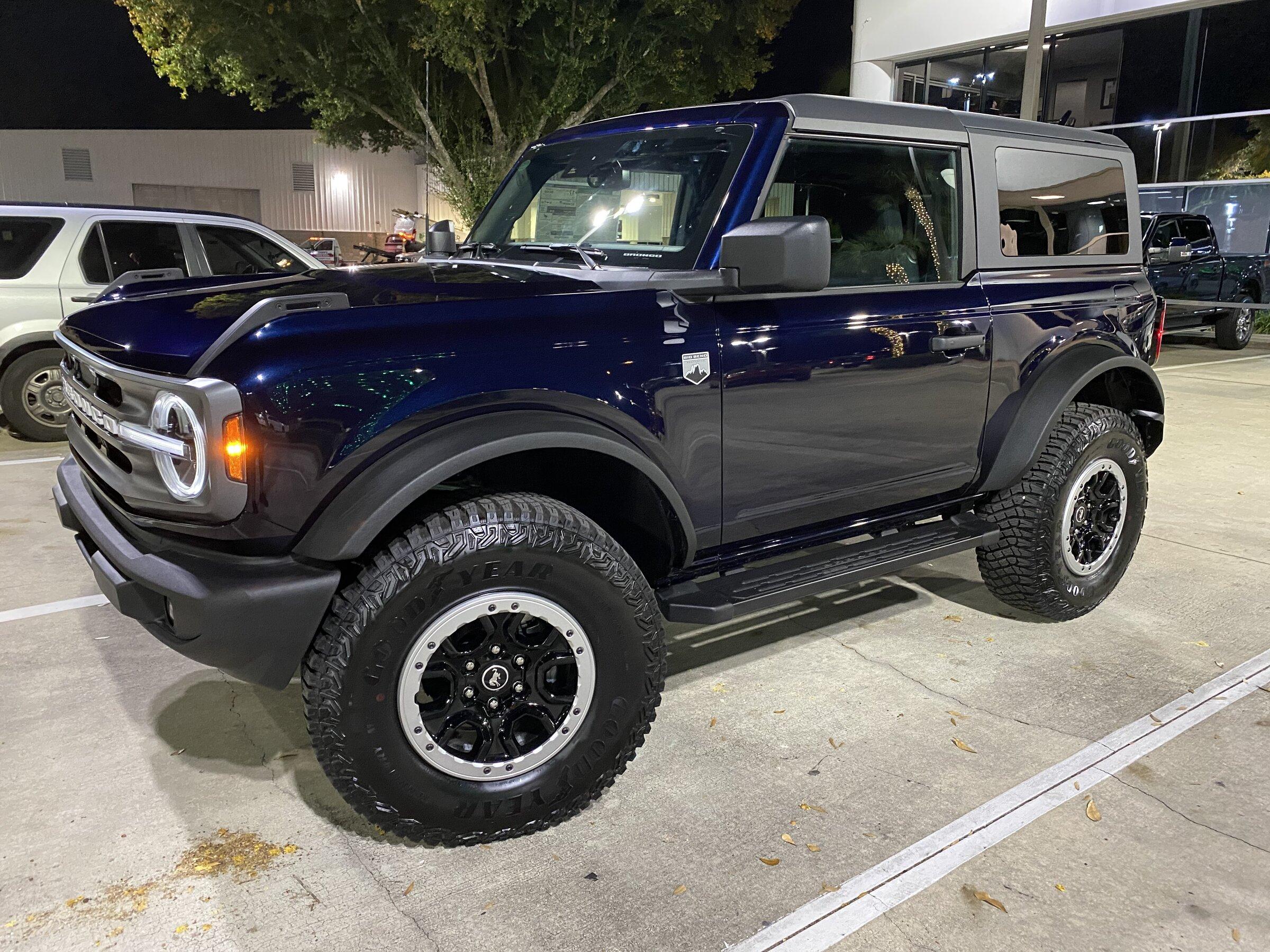 Ford Bronco ANTIMATTER BLUE Bronco Club IMG_5340