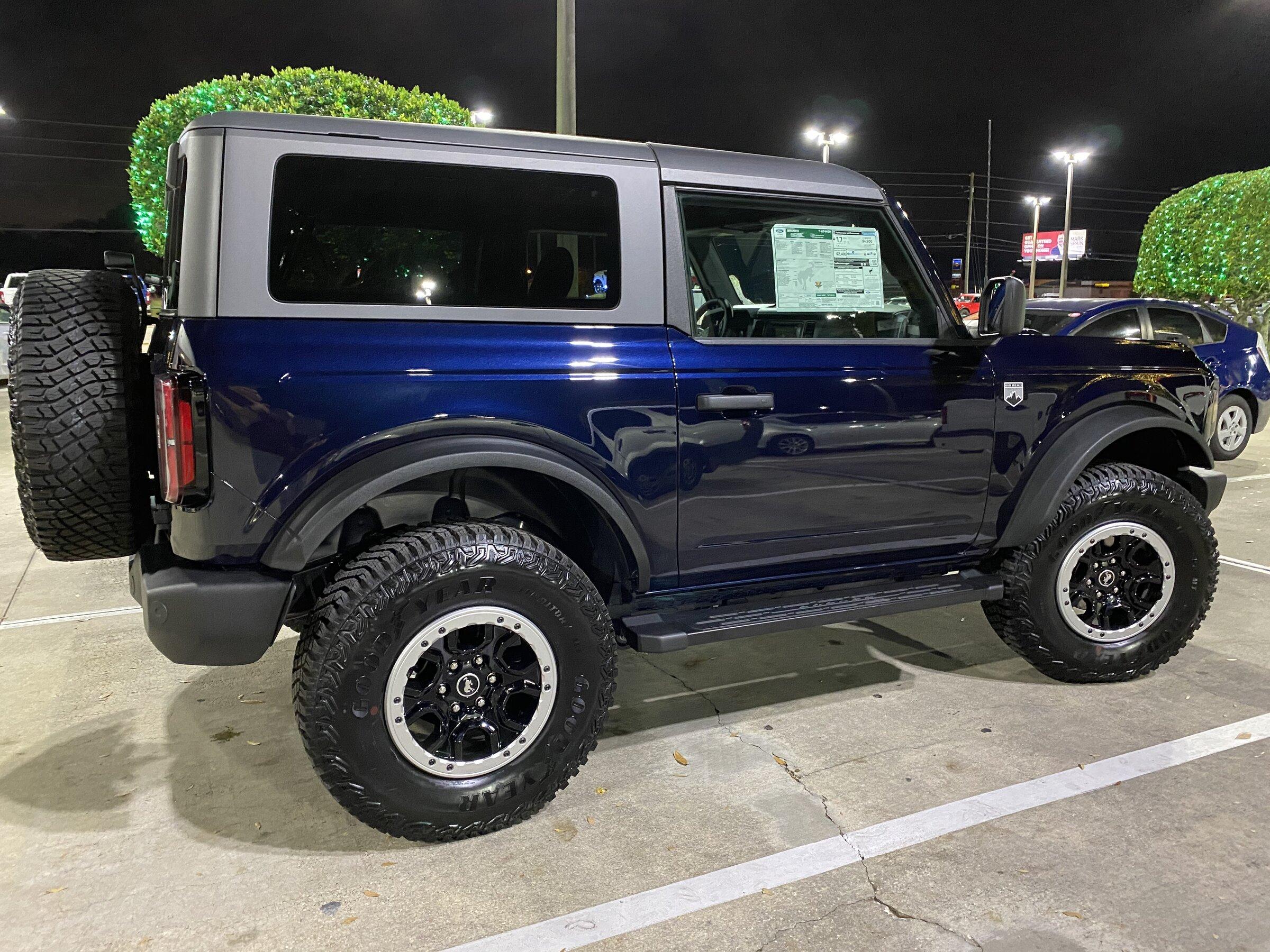 Ford Bronco ANTIMATTER BLUE Bronco Club IMG_5342