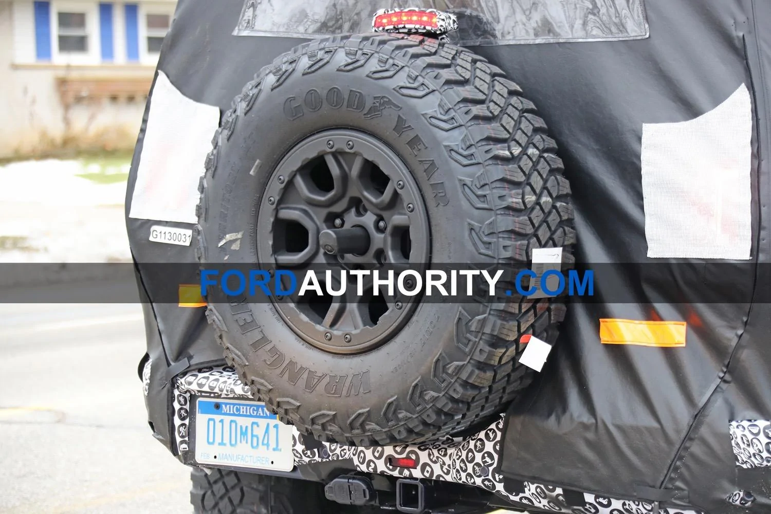 Ford Bronco Spare Delete  / Backup Camera 2021-Ford-Bronco-Off-Road-Variant-Spy-Shots-January-2020-018-spare-wheel-and-tir