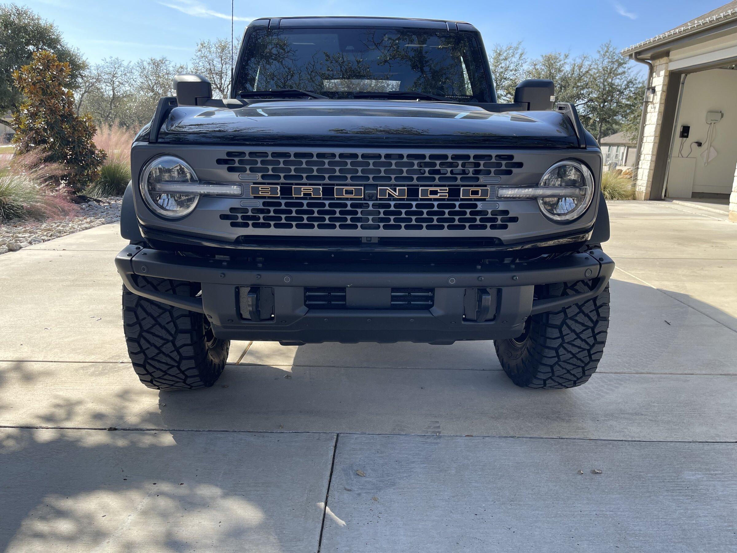 Ford Bronco SHADOW BLACK Bronco Club F3F906C8-5EBC-4CE8-8BAC-5B391C4AB1D6