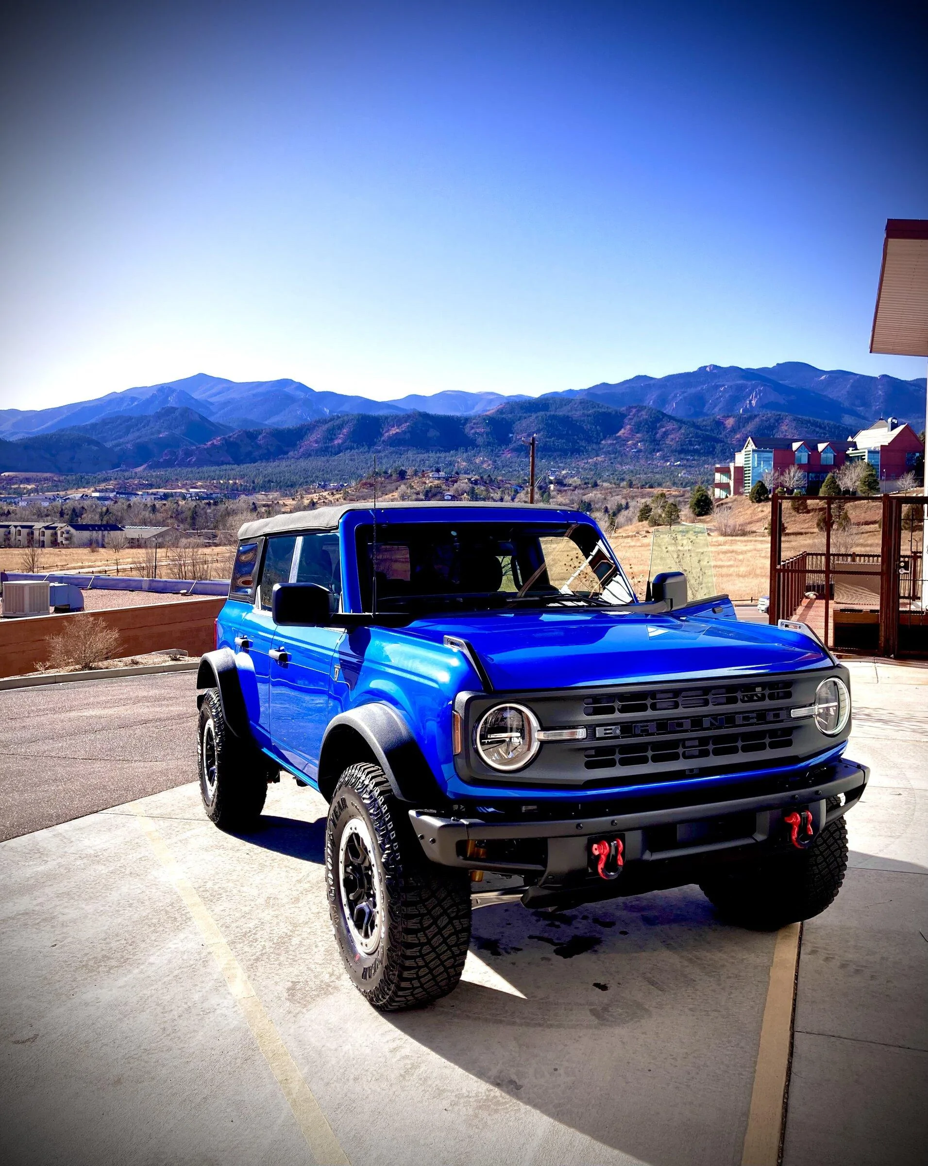 Ford Bronco VELOCITY BLUE Bronco Club DB90138F-D36B-4A91-AE3D-AACDFB0C2DF0