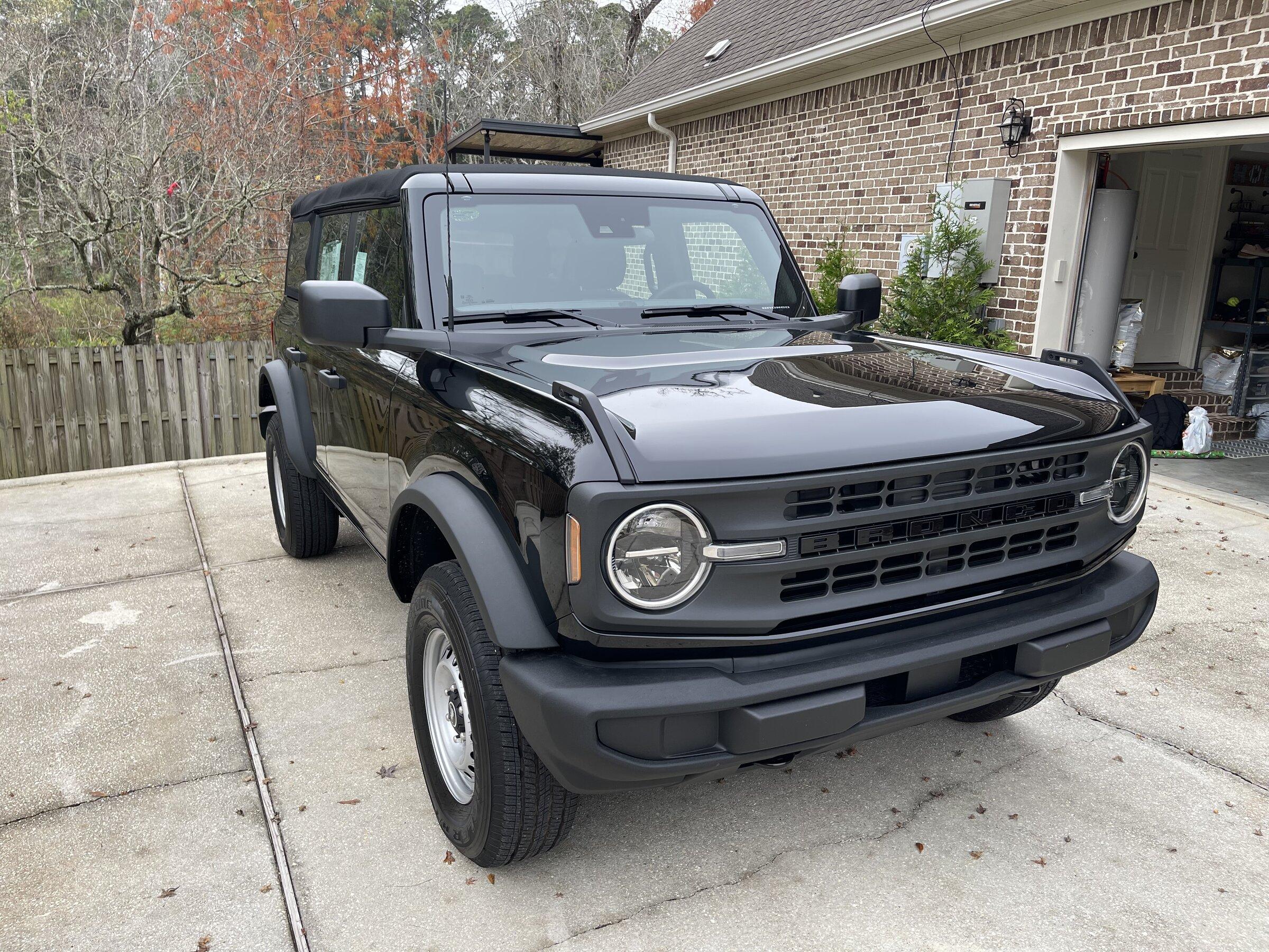 Ford Bronco SHADOW BLACK Bronco Club 1EF35BB0-0627-4356-AB3C-DA81B0CC9FDA