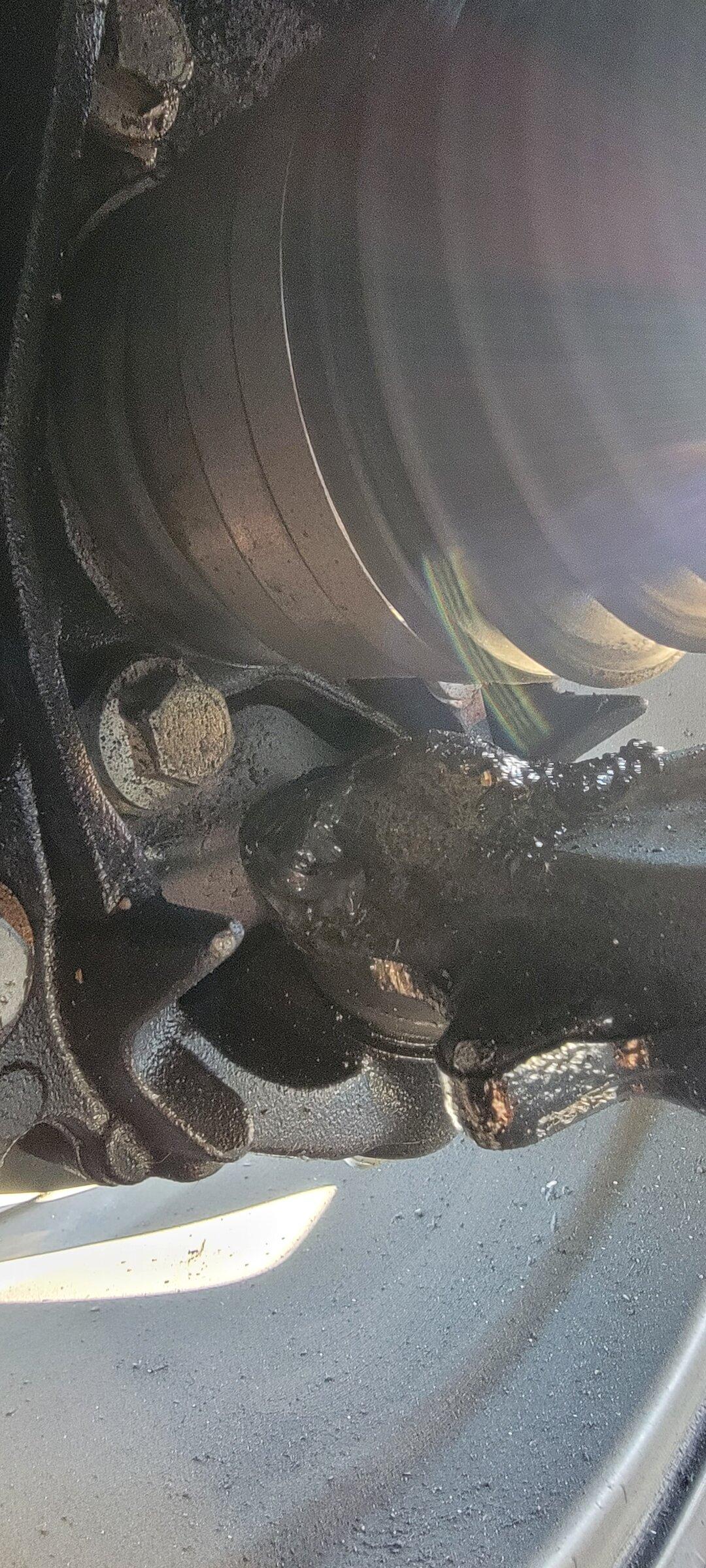 Ford Bronco Driver Side Front Axel leaking grease and grinding 20211207_121842