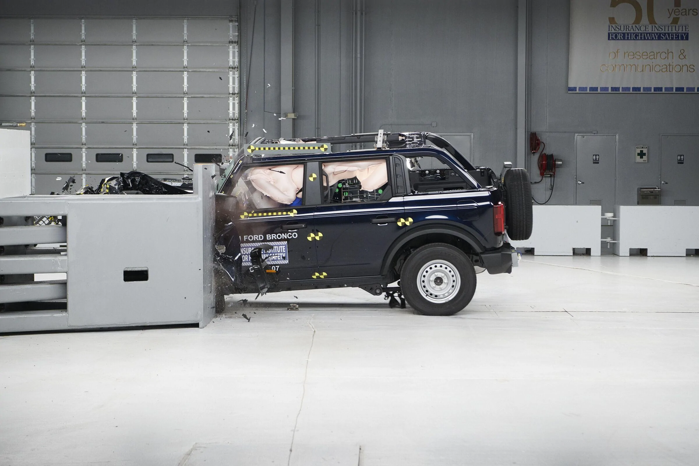 Ford Bronco 2021 Bronco Crash Test Results - 5/6 Rating by IIHS. Top Jeep Wrangler cen2107-03-lg-1639528599