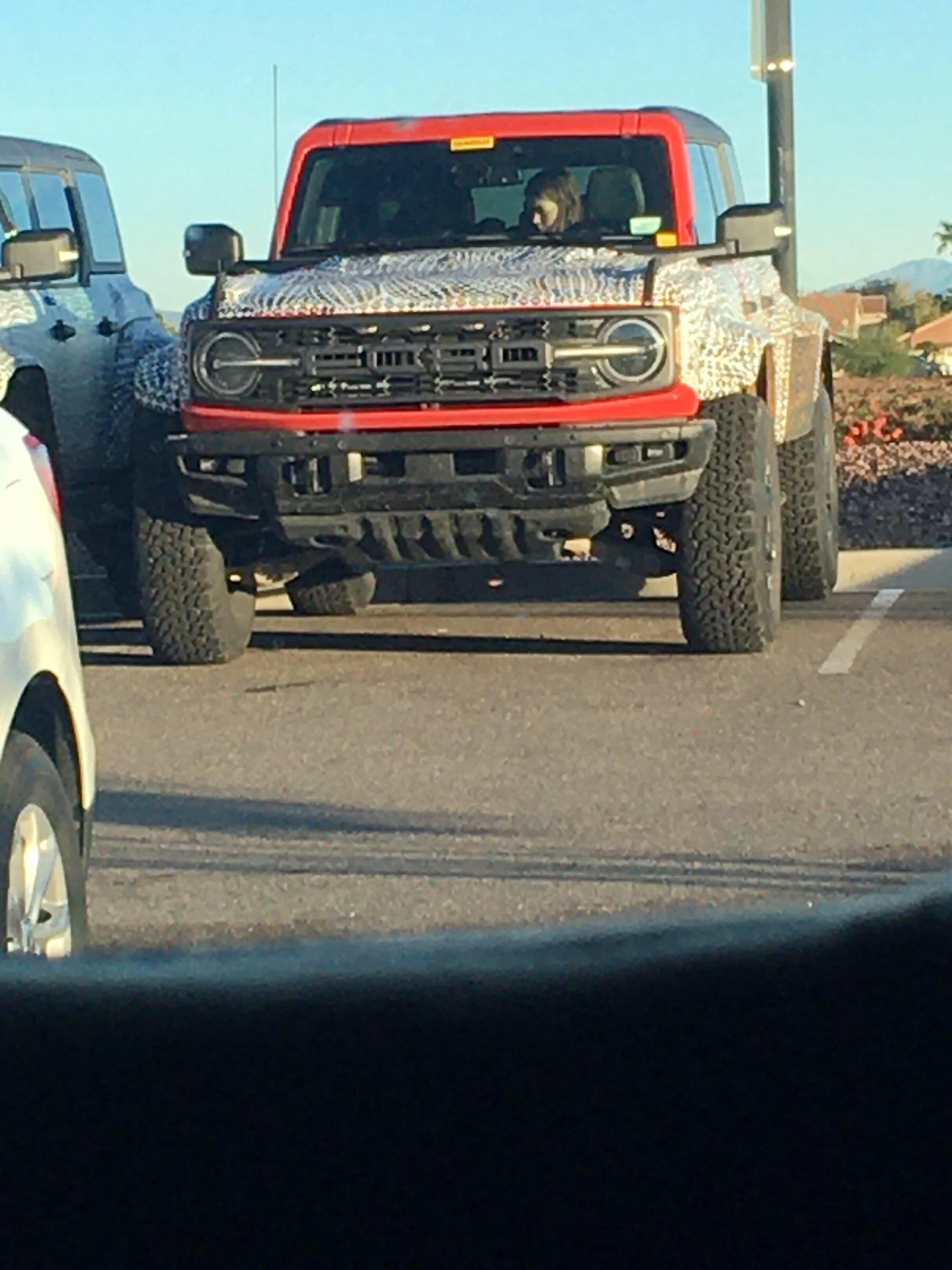 Ford Bronco Bronco Raptor spotted in Detroit with clear look at fender gills B8182A6B-32EF-4635-9088-3DF6FF4EF265