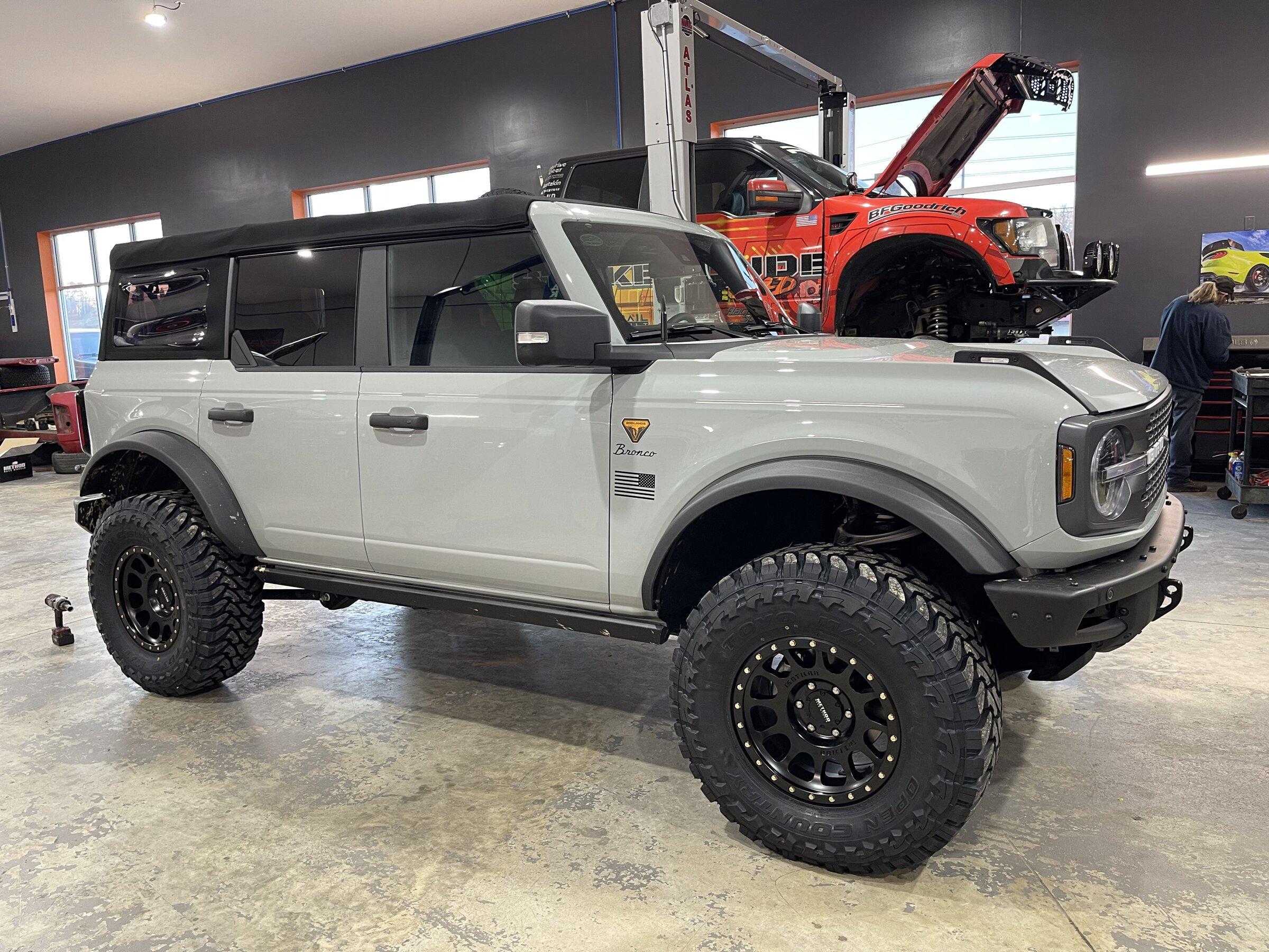 Ford Bronco Selling tires and wheels IMG_0291
