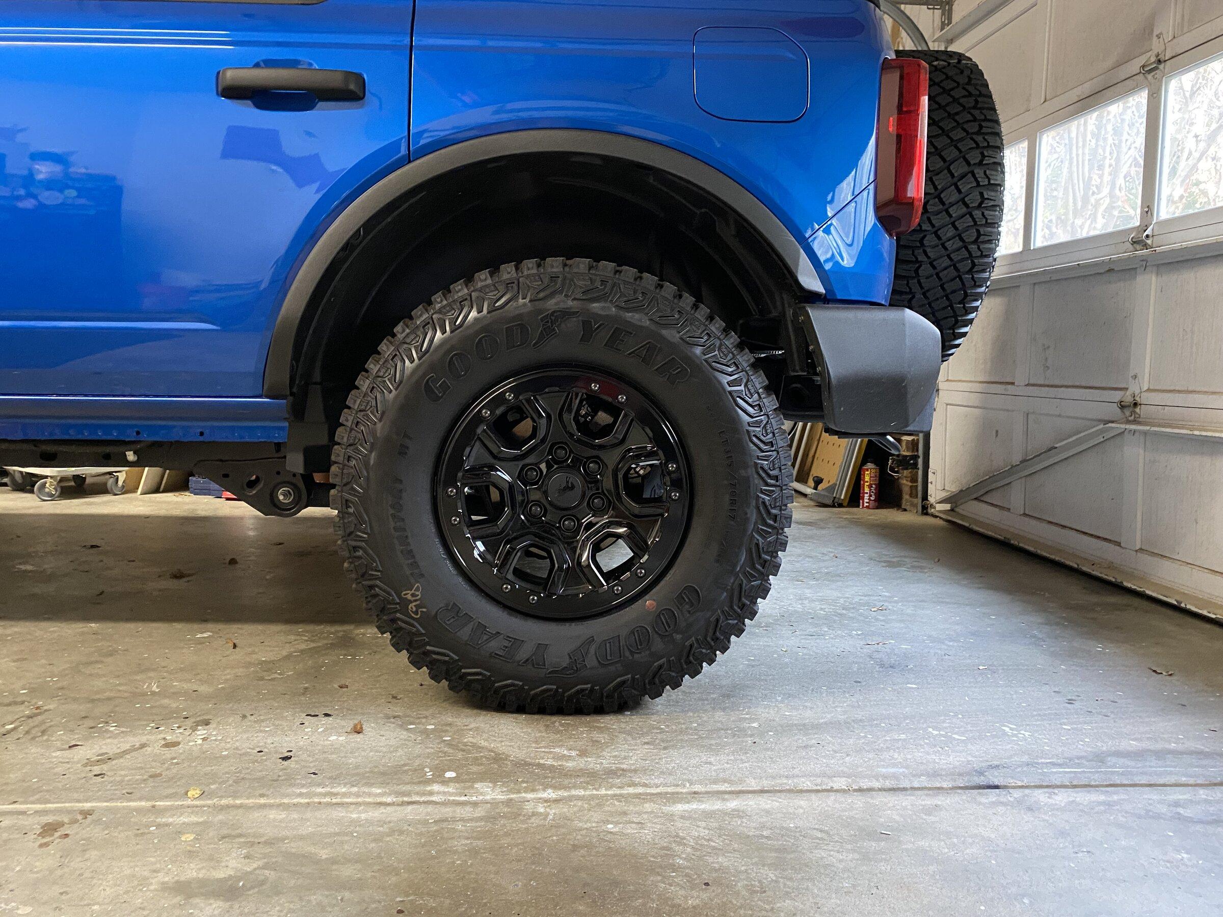 Ford Bronco Let's see your painted/powder coated Sasquatch wheels and beauty rings IMG_0287