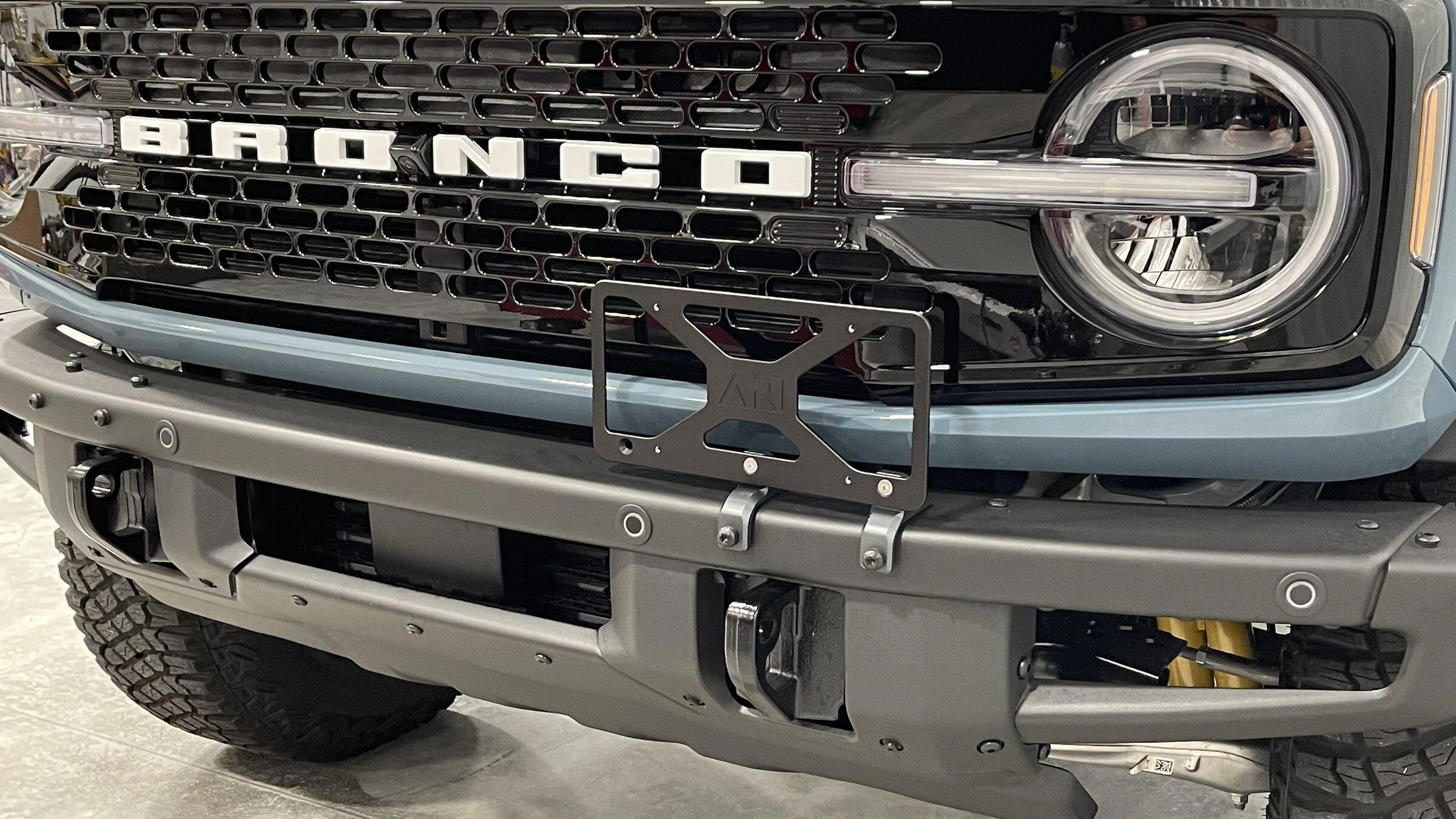 Ford Bronco Licence plate relocation kit 1324B874-144B-4B79-BF78-CDE1AEC49D97