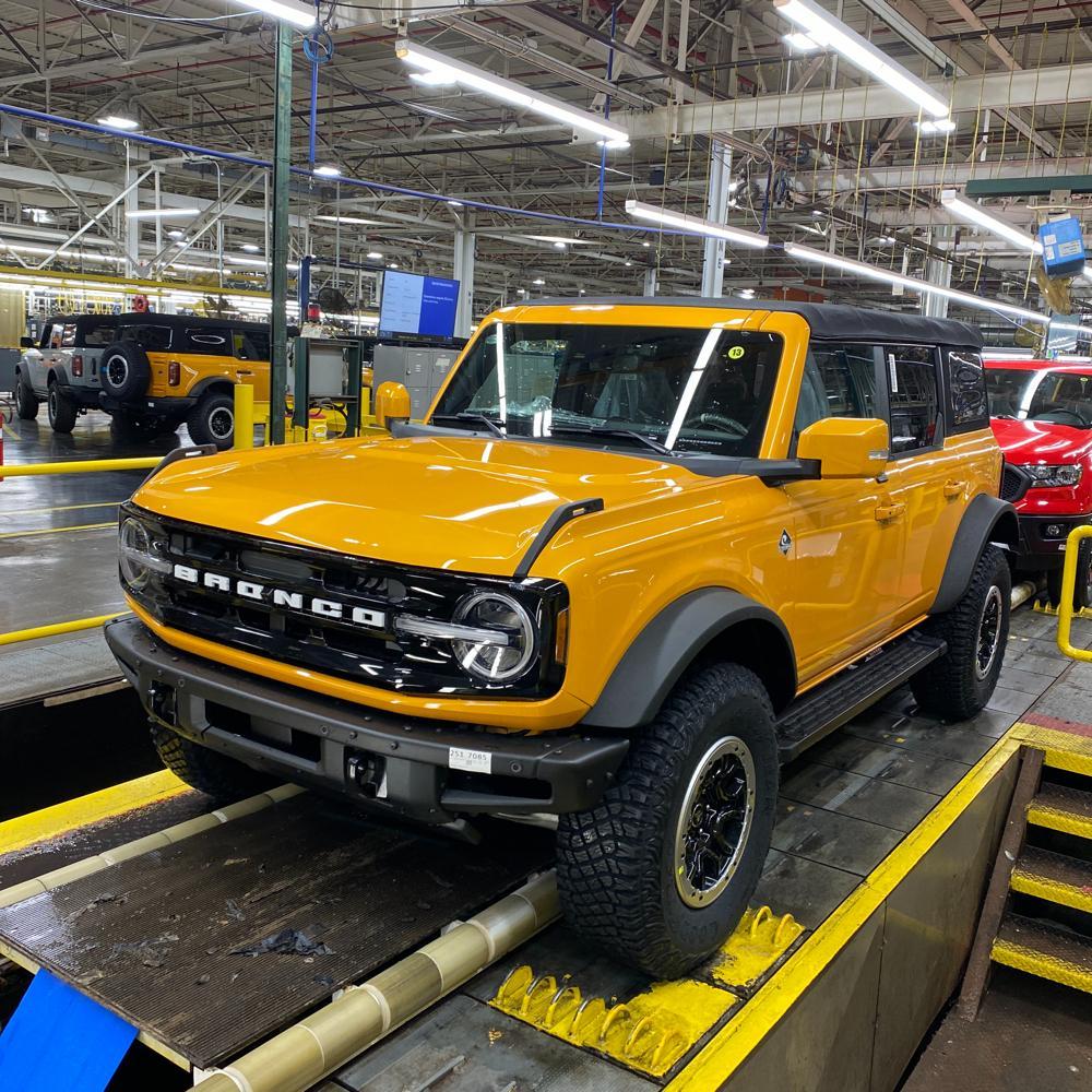 Ford Bronco CYBER ORANGE Bronco Club image(1)