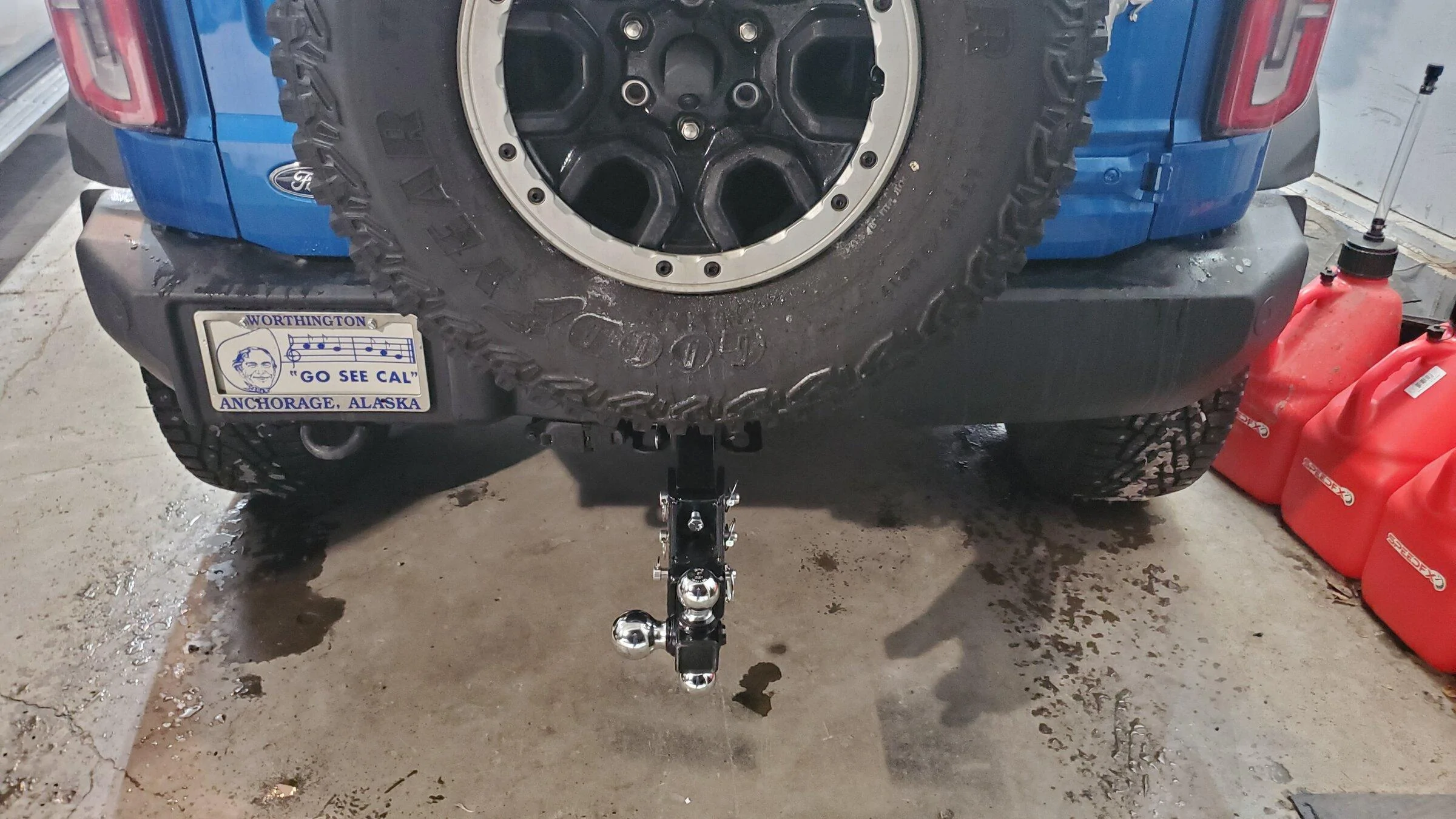 Ford Bronco Adjustable tri-ball hitch that clears the spare 20211218_173259
