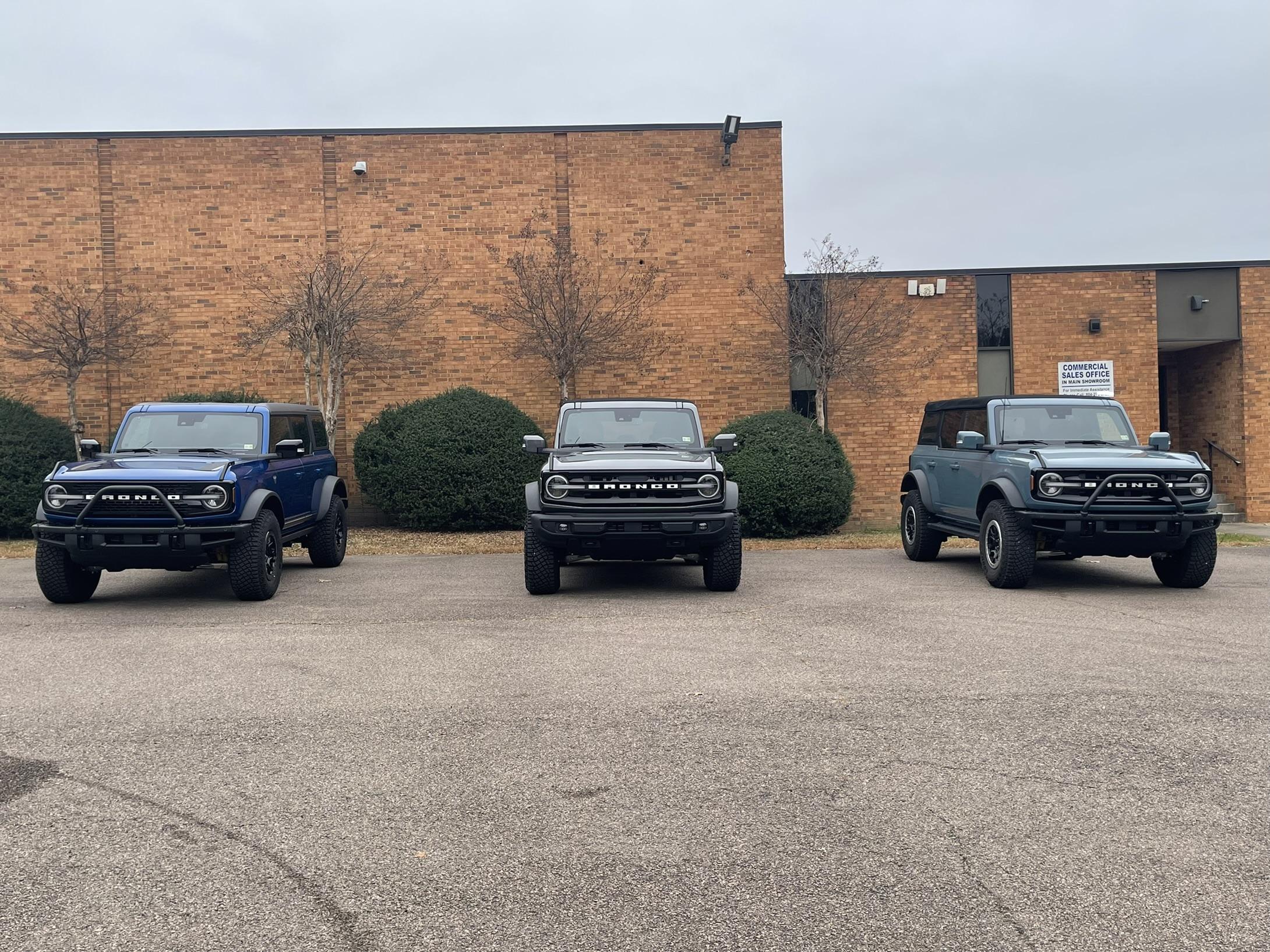 Ford Bronco Mod Bumper causing over 1/2” reduction in ride height???  3 Broncos compared. 494AF065-348D-4183-A587-6D4573B51A0F