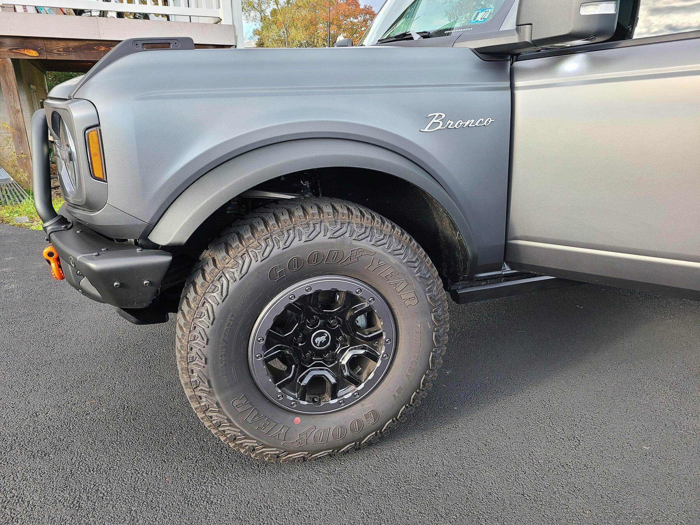 Ford Bronco Anyone else hate the silver beauty rings? 20211103_154529
