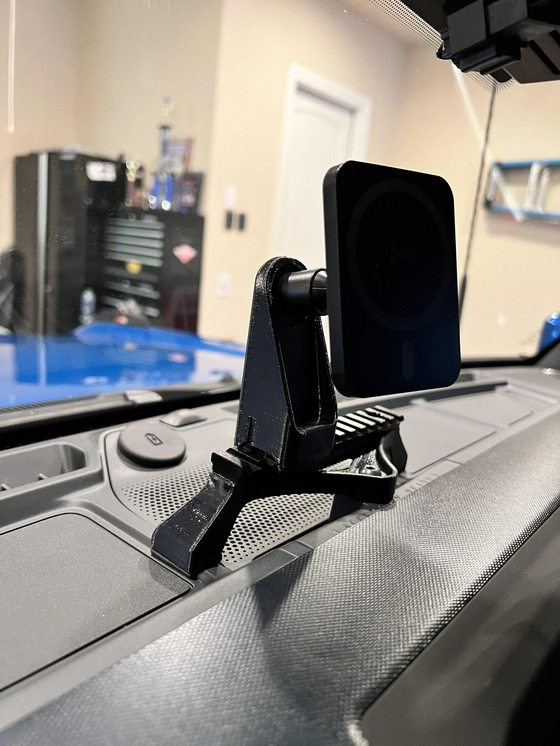 Ford Bronco Custom MagSafe iPhone Mount DIY IMG-6348