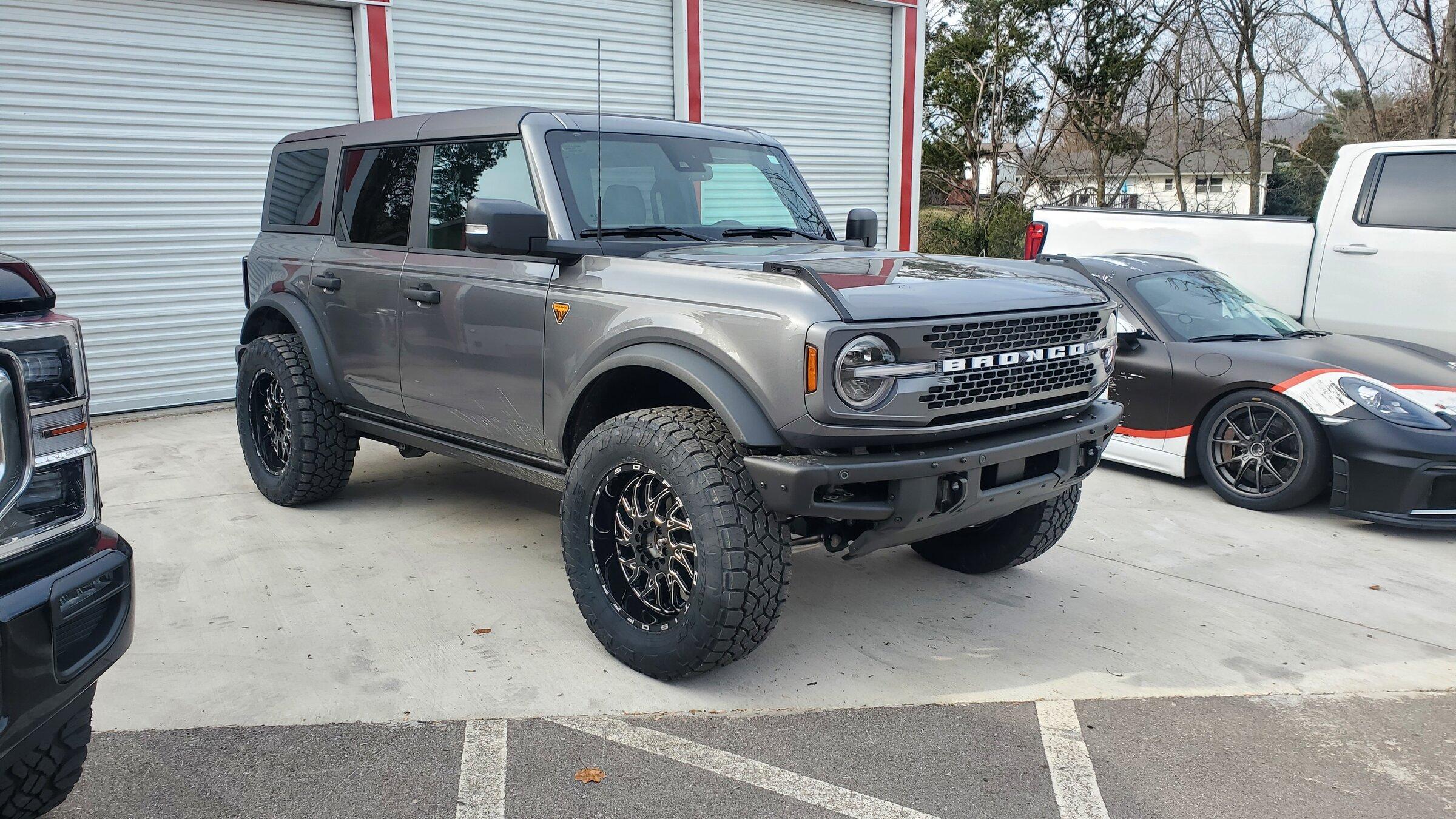 Ford Bronco Installed: Fabtech 1.5" front strut spacer level kit, 2dr OB Squatch! 20211201_133820