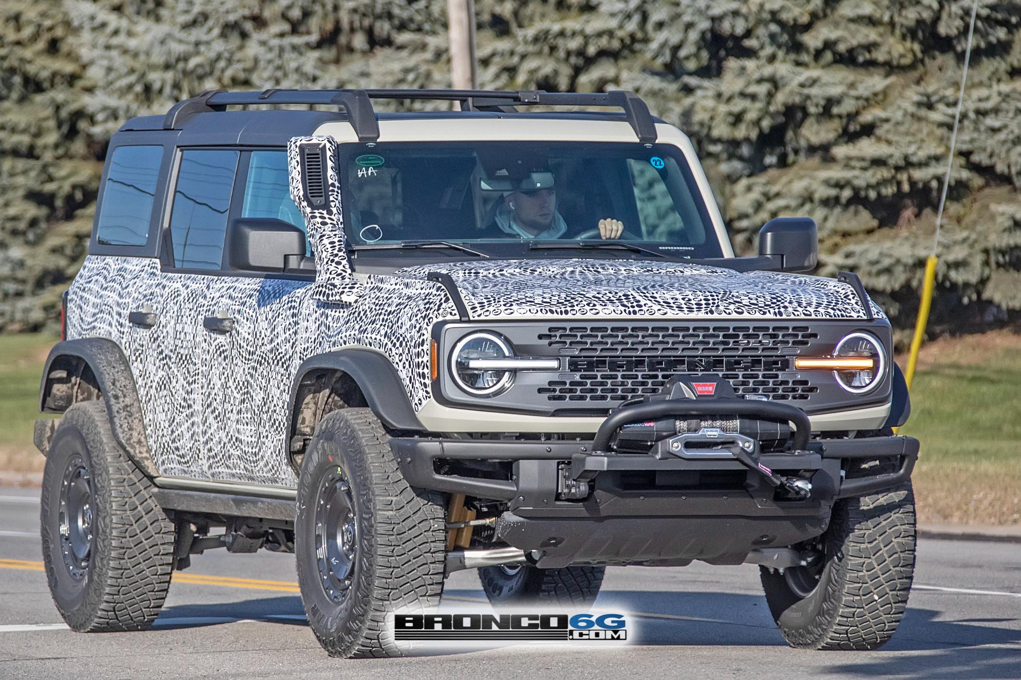 Ford Bronco 📸 2022 Bronco Everglades spied in DESERT SAND paint! BroncoEverglades.DesertSnd16.KGP